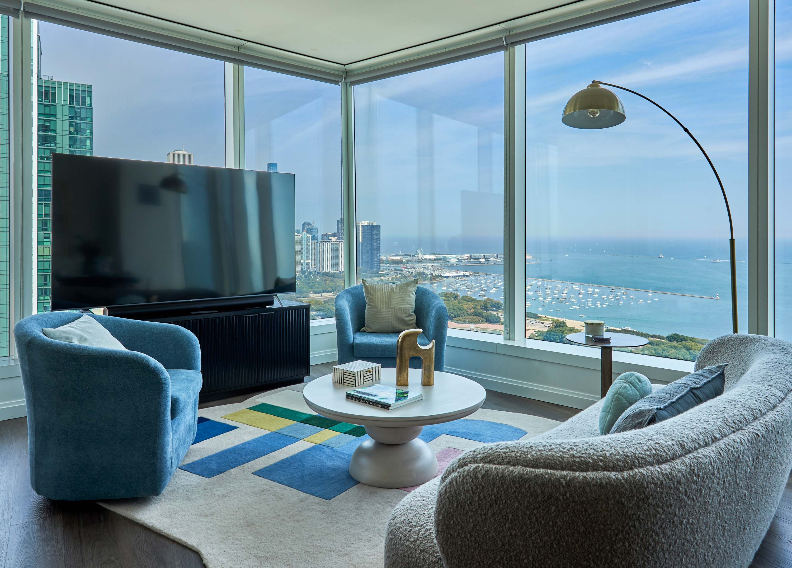 43rd-floor Luxury Escape + Lake Views - Chicago, IL