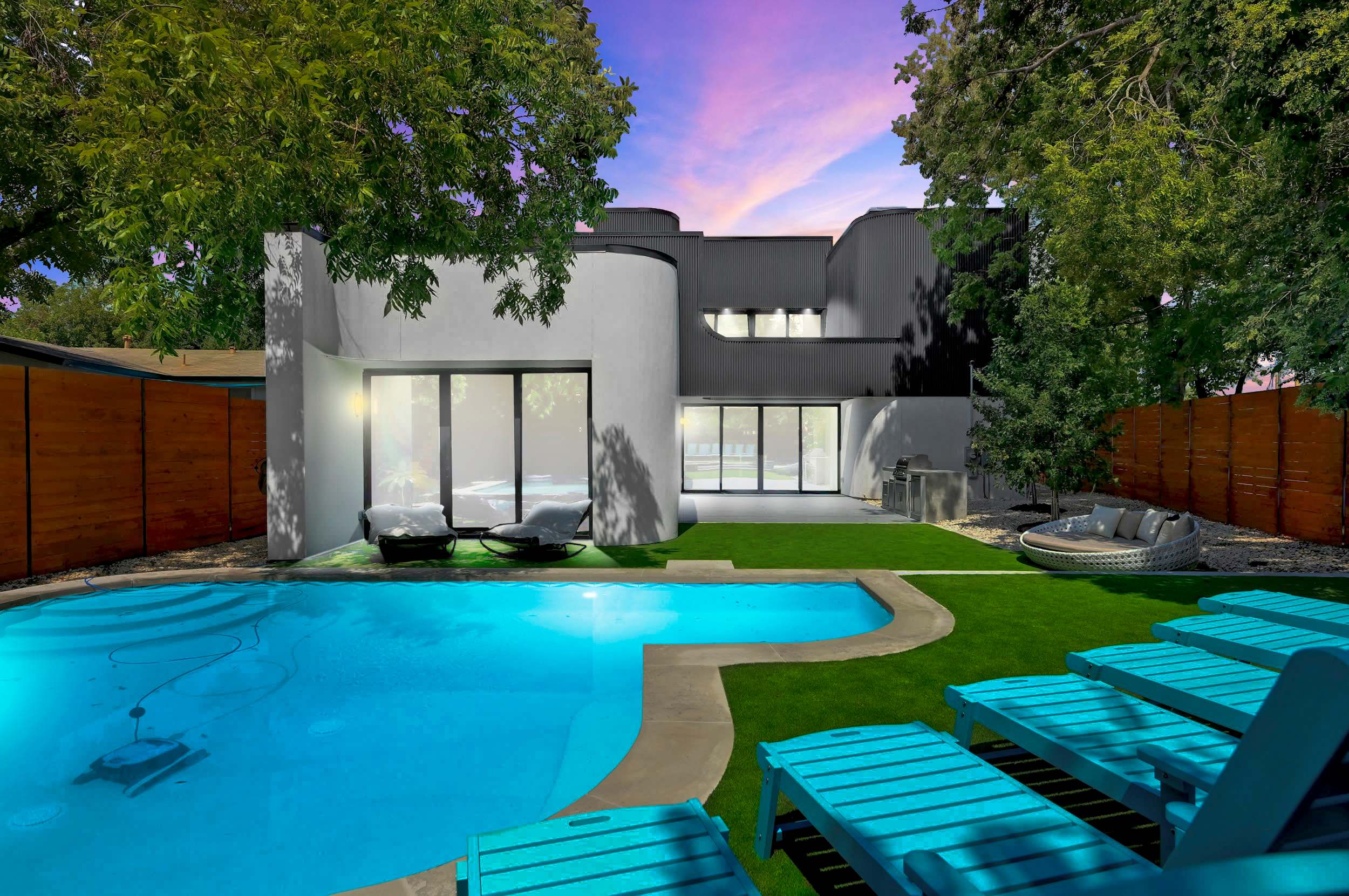 Luxe 4BR Retreat, Pool, Sleeps 16, Near DT ATX — Austin, TX — vacation rental