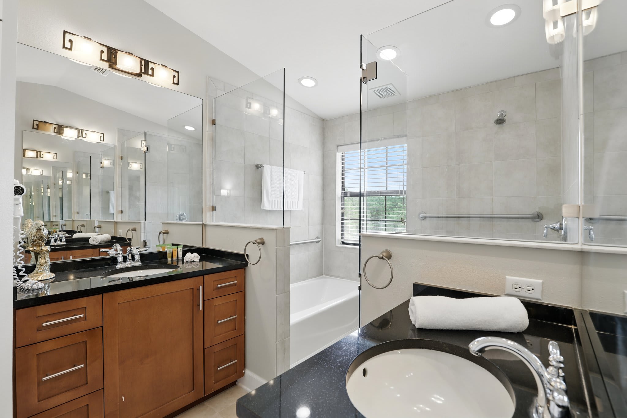 Epic 4BR Townhome w Harry Potter Moana Rooms Enchanted Garden | Photo 26