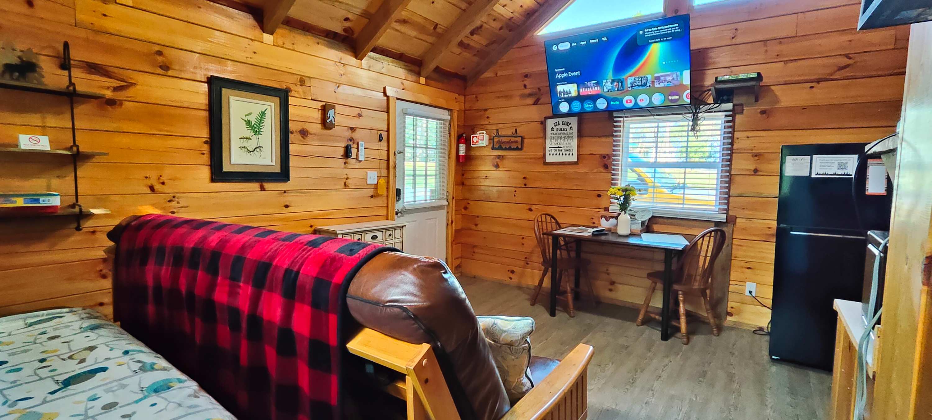 Romantic Log Cabin w/ King Bed & Free Parking photo 3