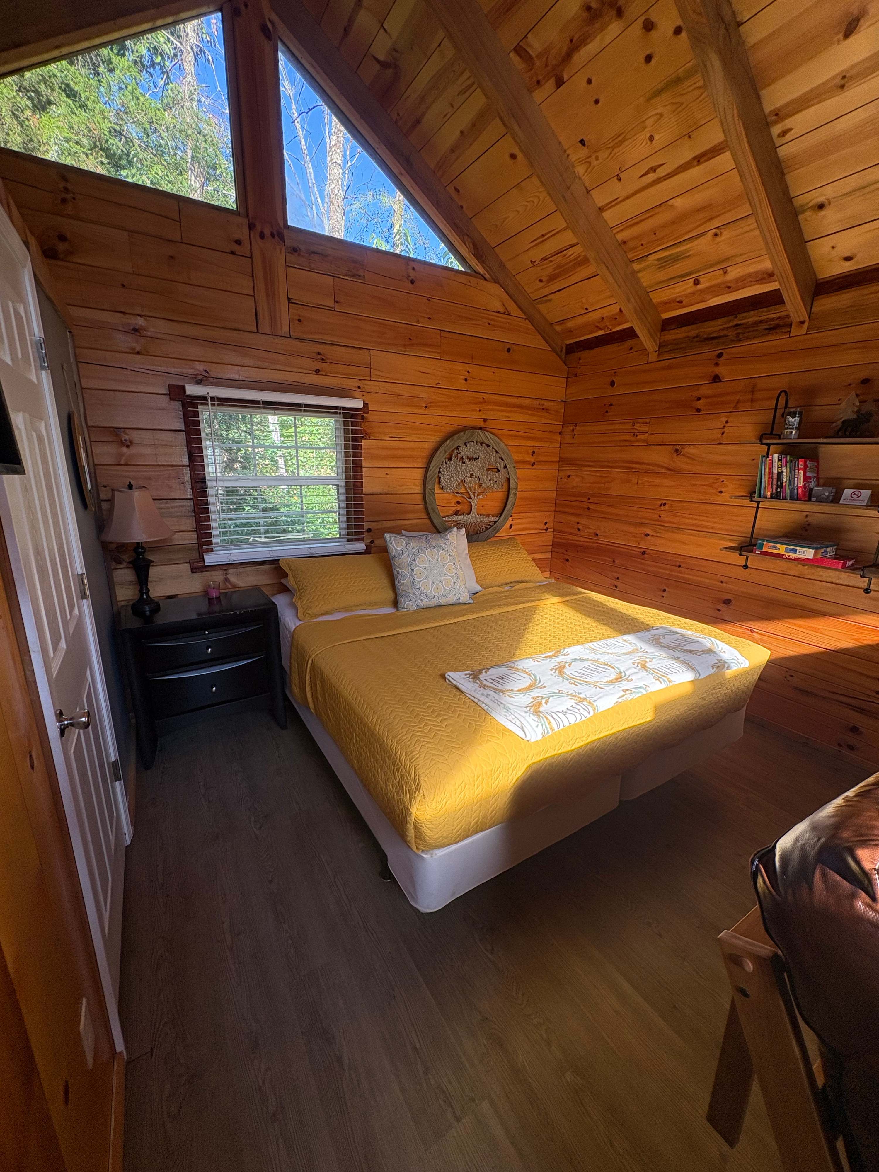 Romantic Log Cabin w/ King Bed & Free Parking photo 5