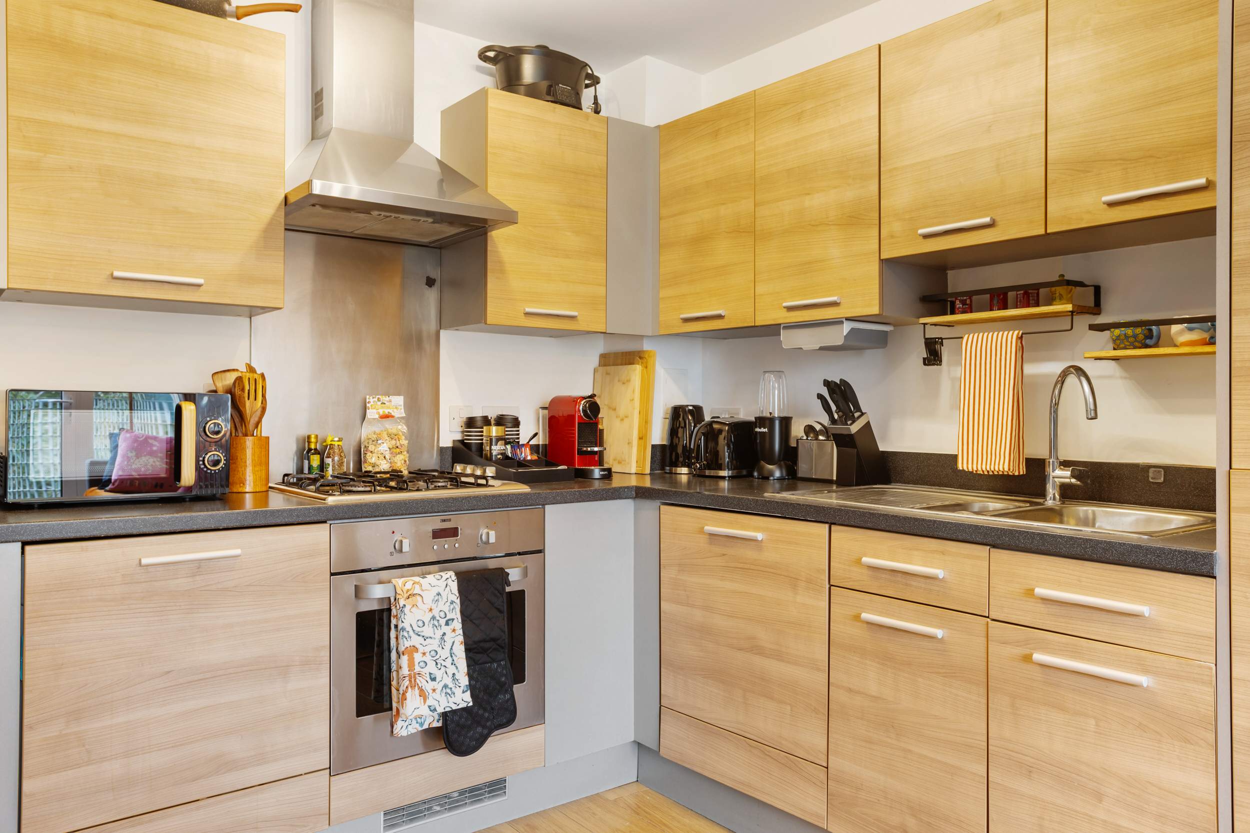 View Greenwich 2BR 3 Min Walk to Station Park by Omega in Tarves Way 11 SE10 9JP Greenwich 2BR 3 Min Walk to Station Park by Omega in Tarves Way 11 SE10 9JP - Property image 7 - VivreStays