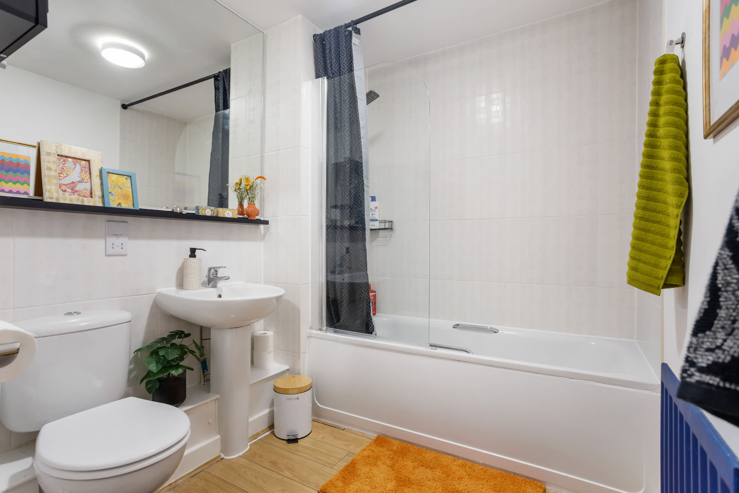 View Greenwich 2BR 3 Min Walk to Station Park by Omega in Tarves Way 11 SE10 9JP Greenwich 2BR 3 Min Walk to Station Park by Omega in Tarves Way 11 SE10 9JP - Property image 4 - VivreStays