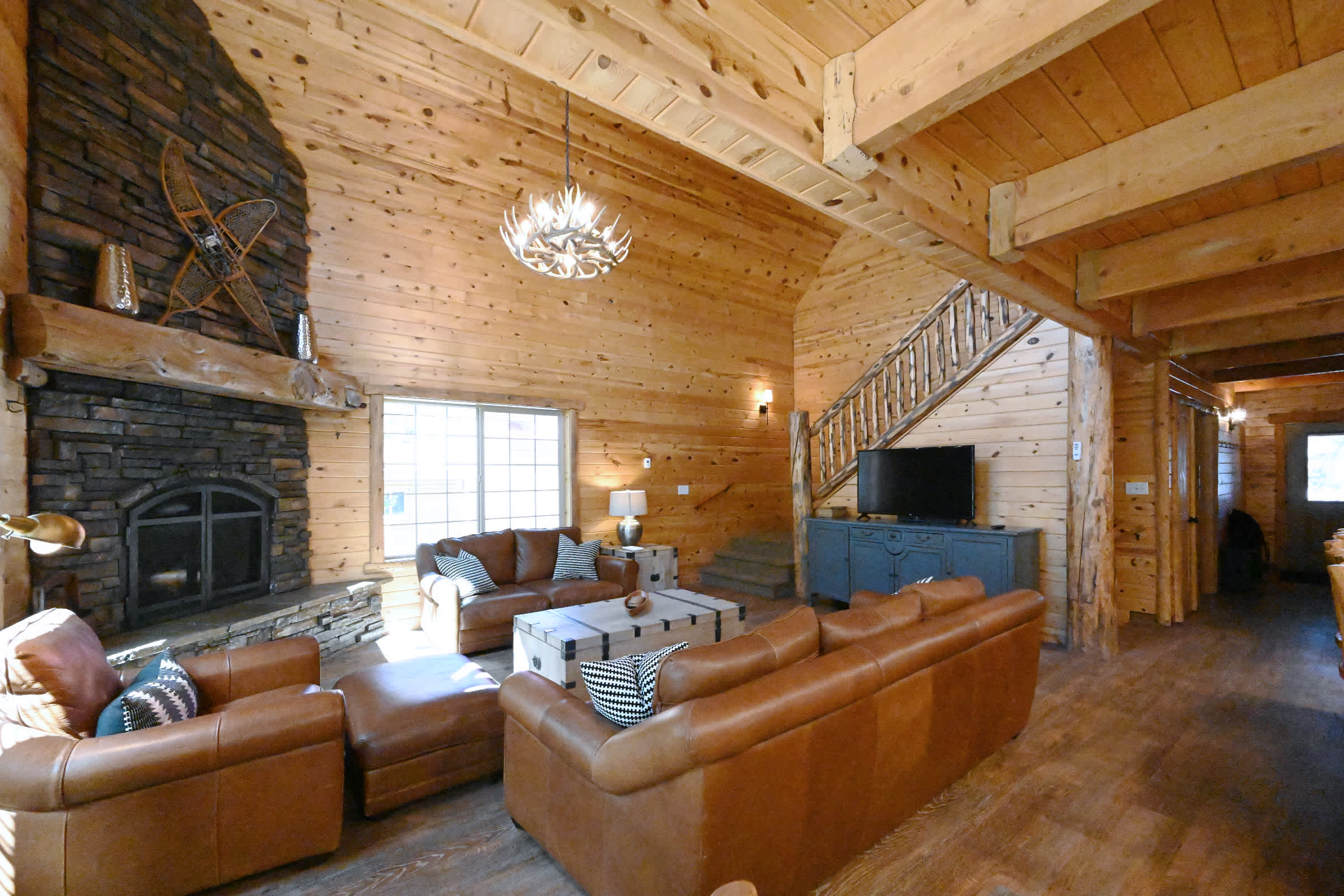 Reunion Lodge Near Yellowstone with Hot Tub — Island Park, ID — vacation rental