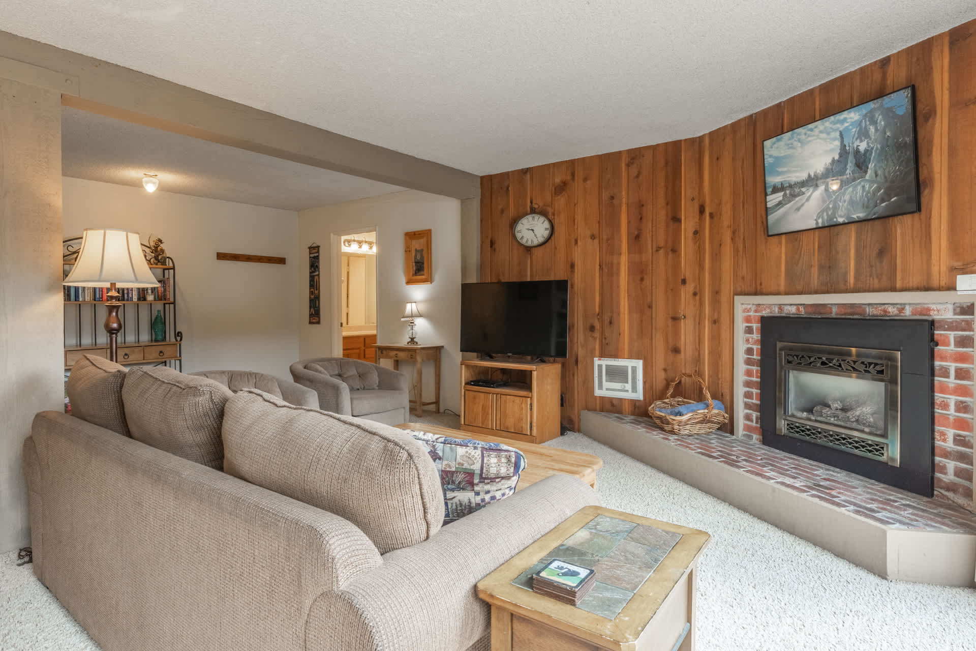 Ski-In Condo: Walk to Lifts, Village & Fun!