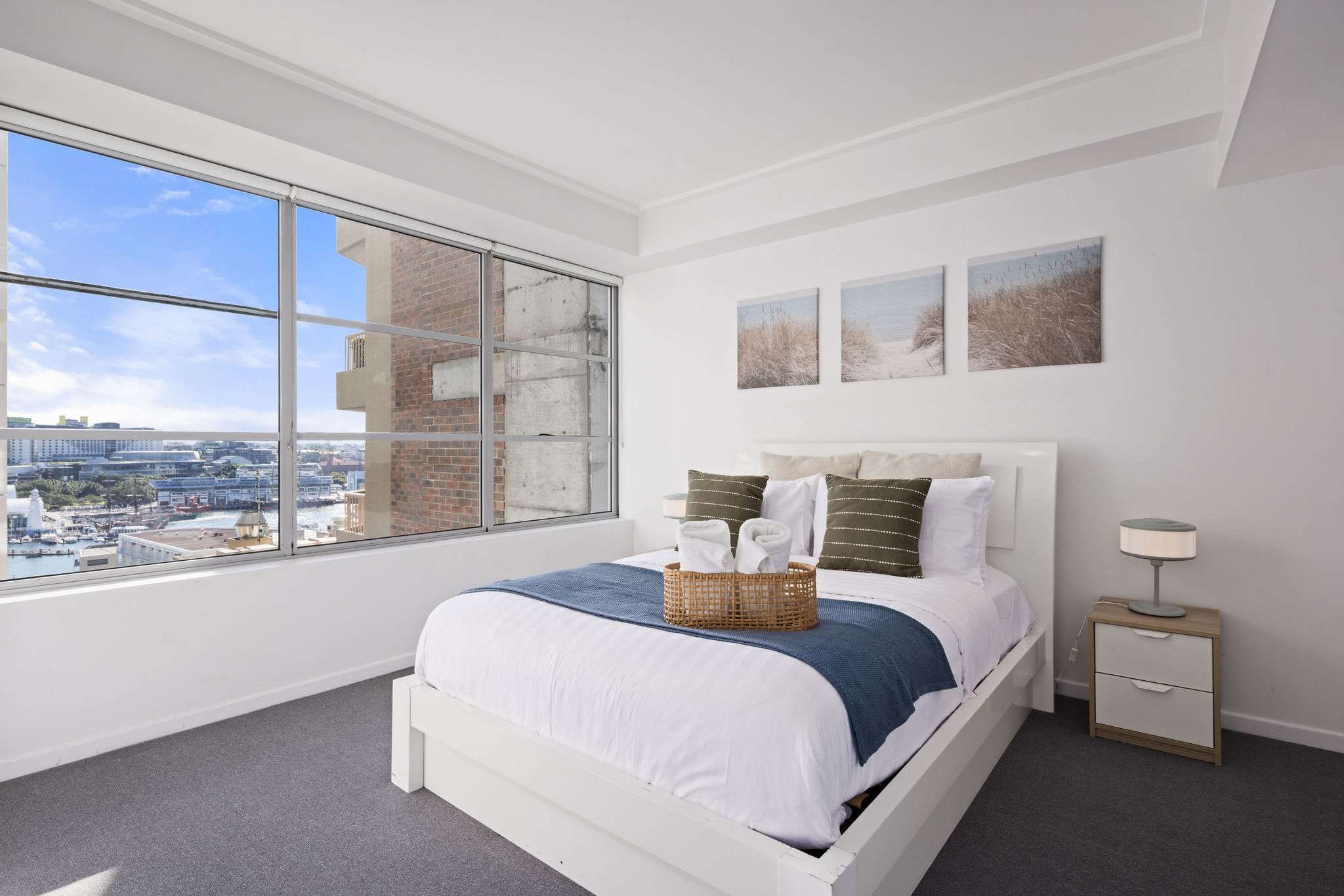 Stylish 2BR Apt Overlooking Darling Harbour — Sydney, NSW — vacation rental