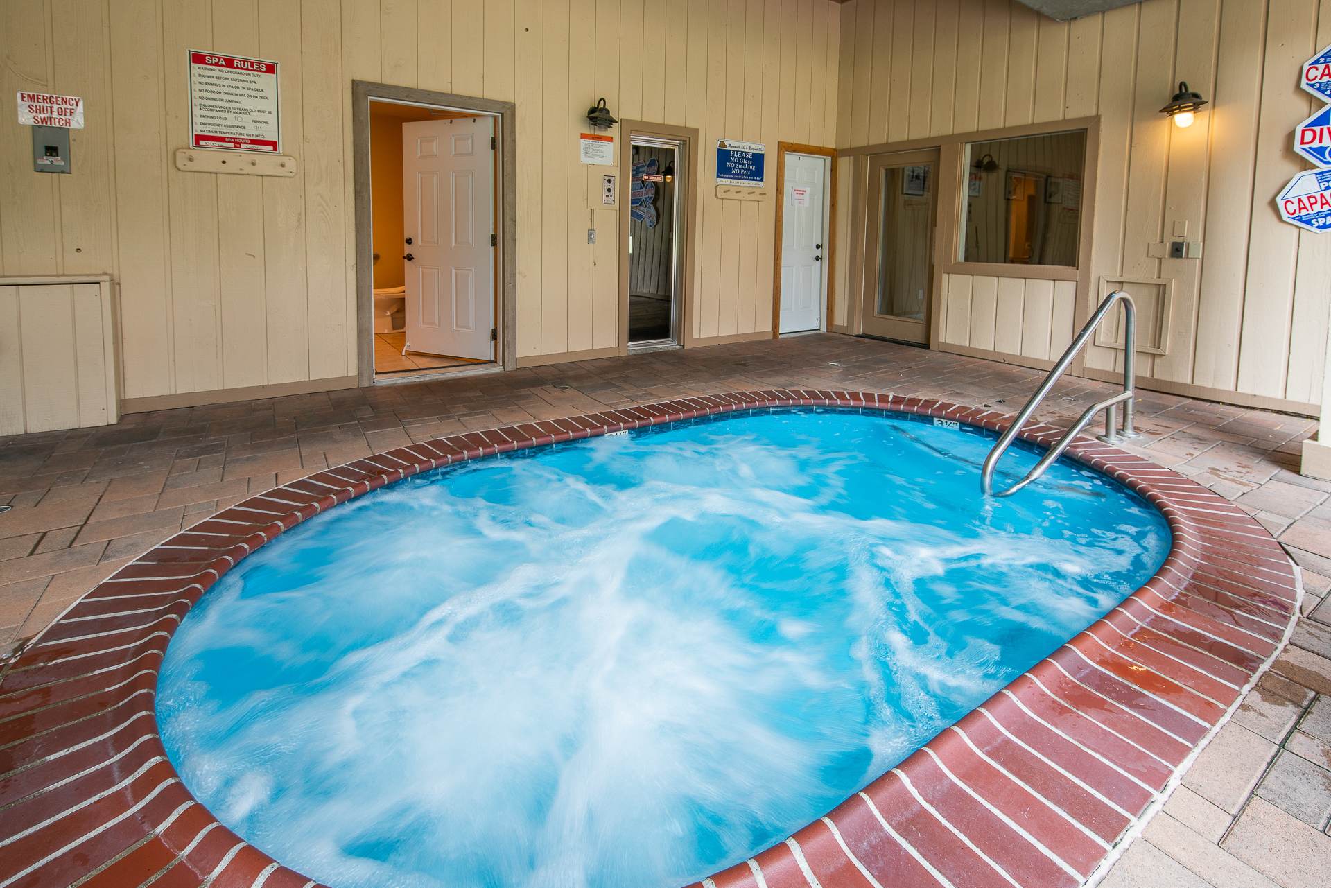 Mammoth Ski & Racquet Community Hot Tub