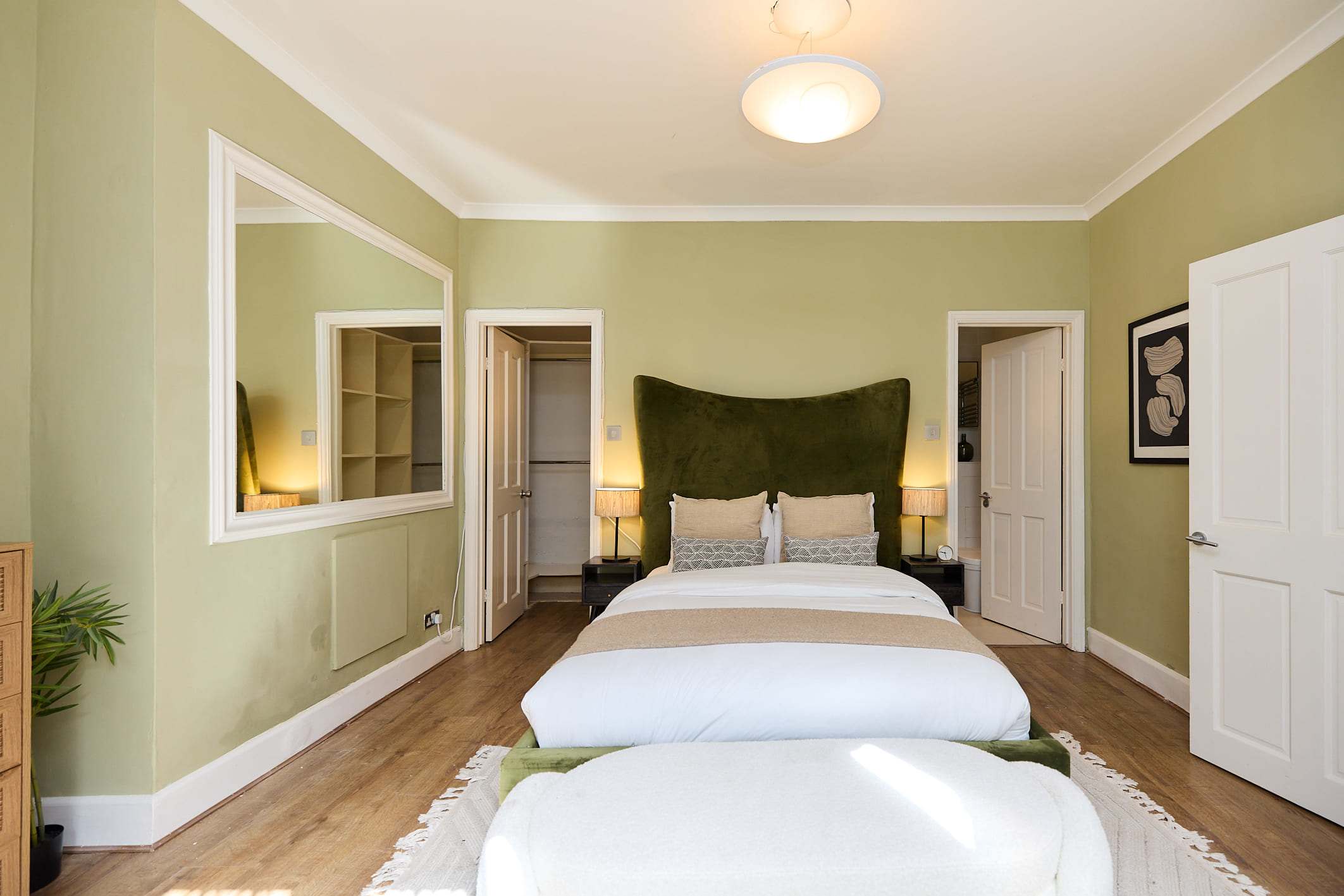 Kensington Garden Flat with Office & Outdoor Space in 160 Holland Road, W14 8BE - Property image 14 - VivreStays