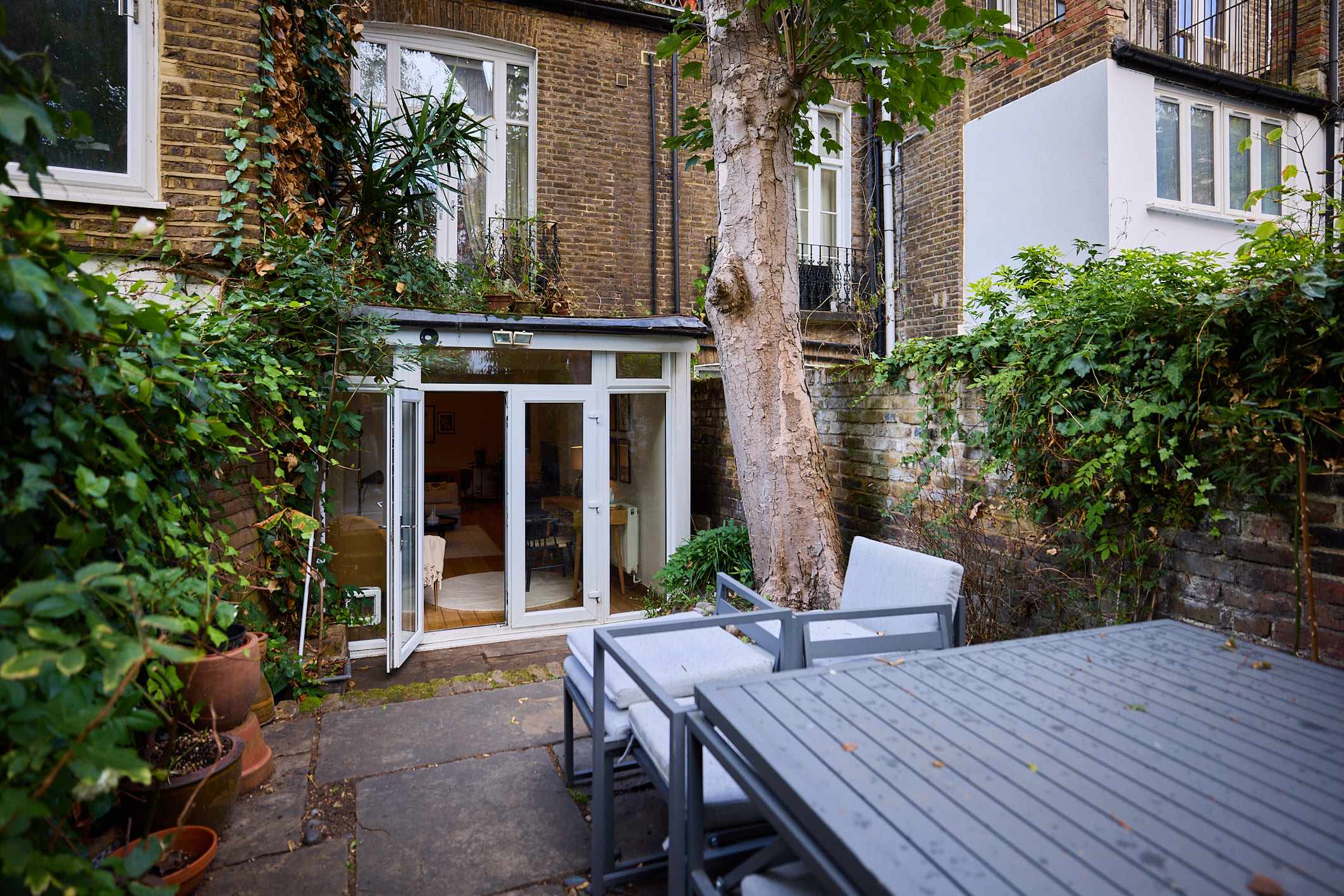 Kensington Garden Flat with Office & Outdoor Space in 160 Holland Road, W14 8BE - Property image 21 - VivreStays