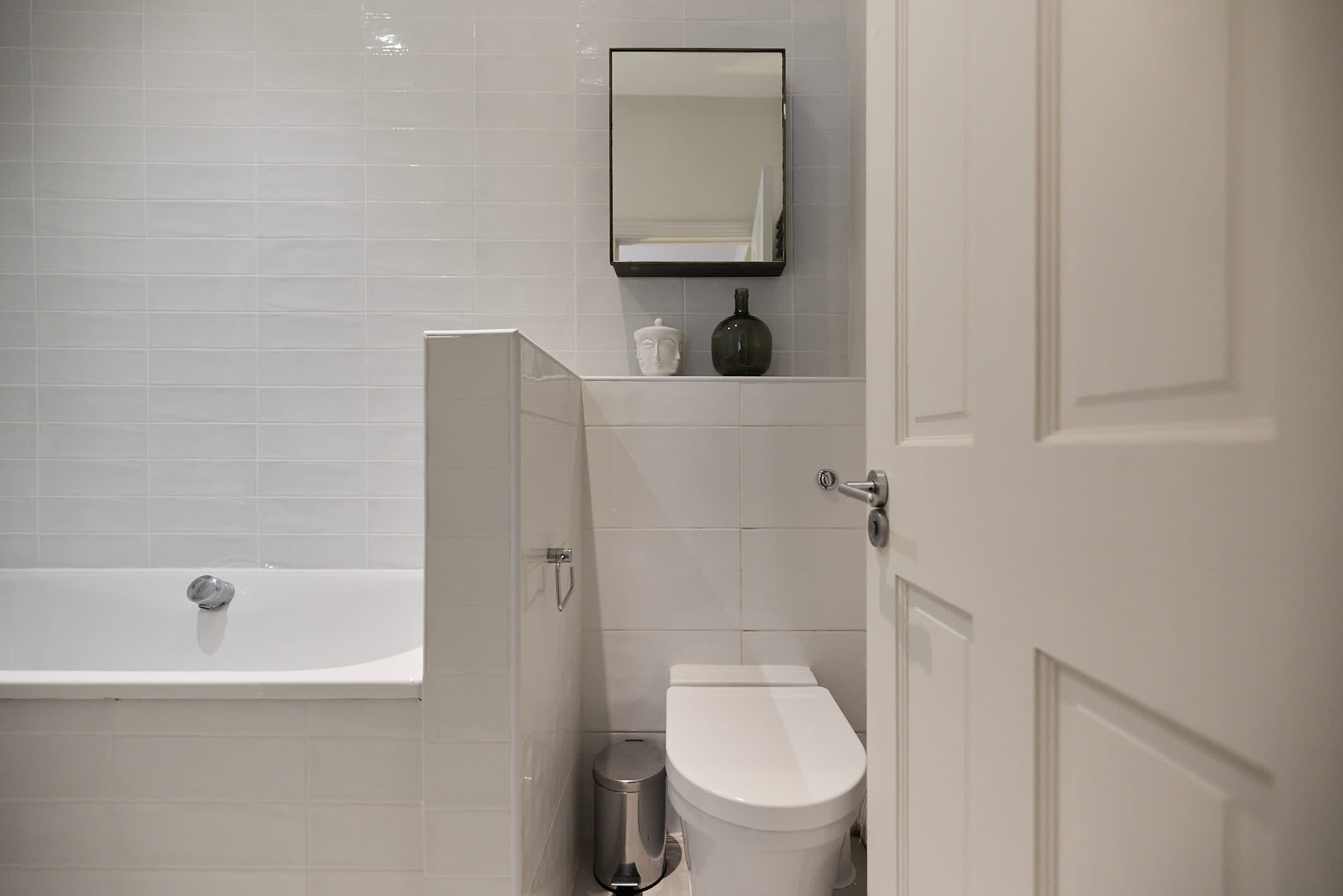 Kensington Garden Flat with Office & Outdoor Space in 160 Holland Road, W14 8BE - Property image 18 - VivreStays