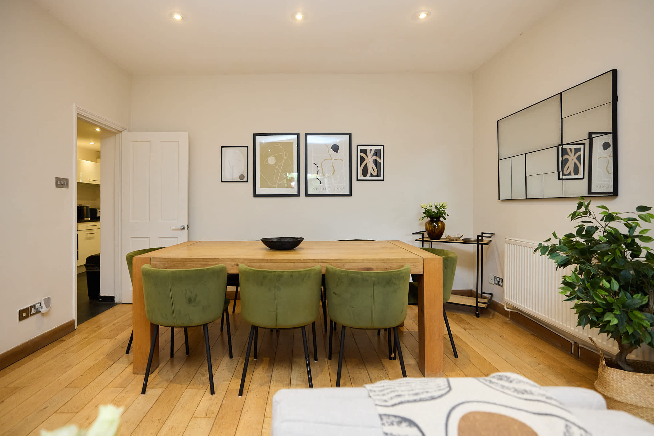 Kensington Garden Flat with Office & Outdoor Space in 160 Holland Road, W14 8BE - Property image 13 - VivreStays