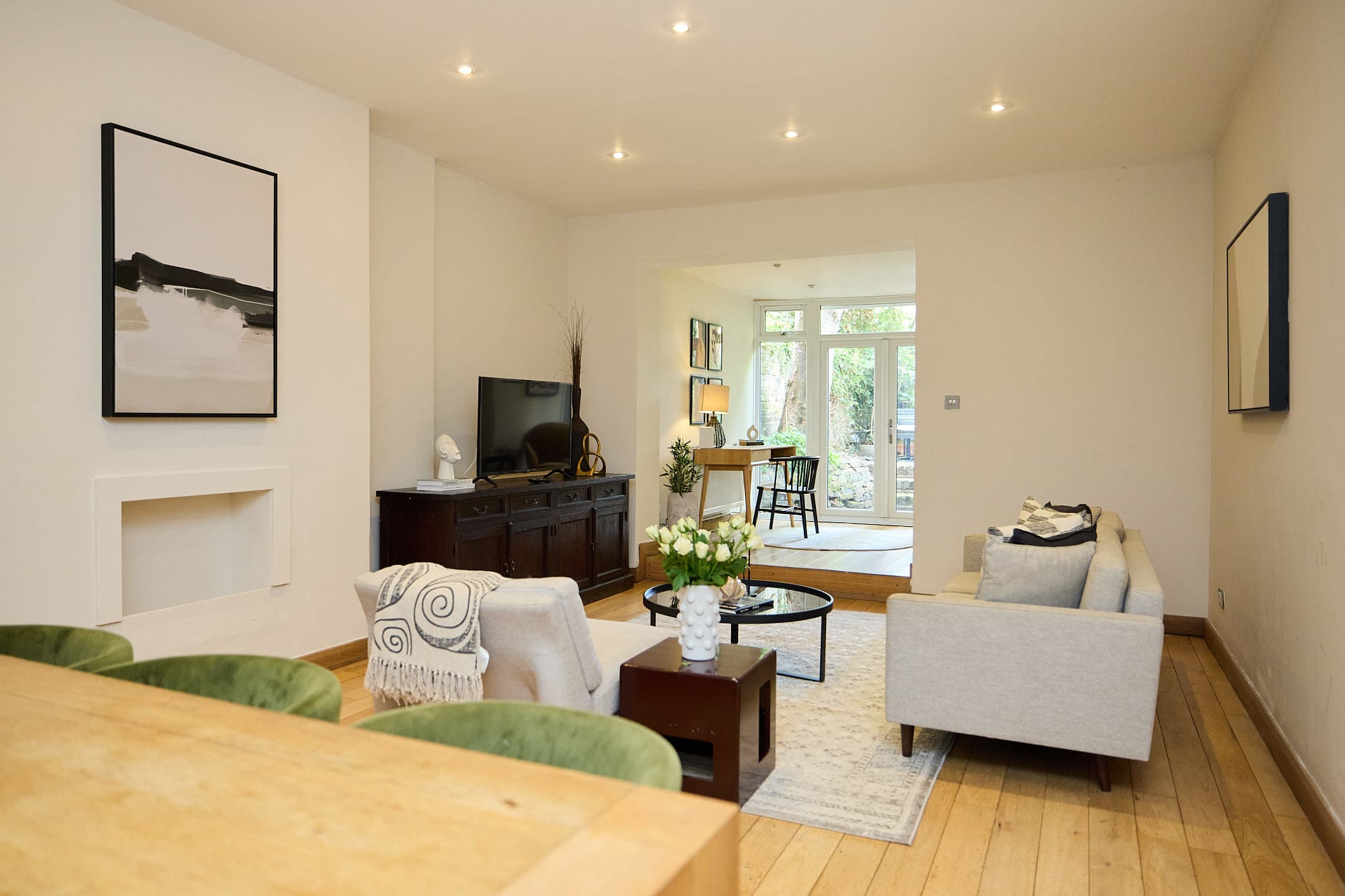 Kensington Garden Flat with Office & Outdoor Space in 160 Holland Road, W14 8BE - Property image 8 - VivreStays