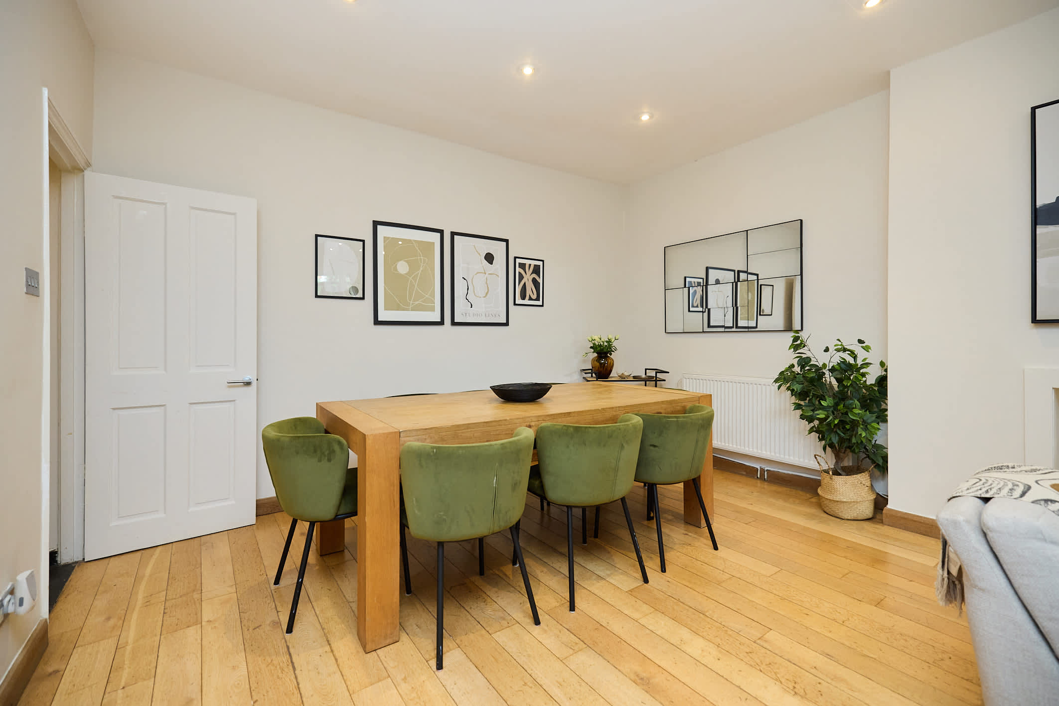 Kensington Garden Flat with Office & Outdoor Space in 160 Holland Road, W14 8BE - Property image 3 - VivreStays