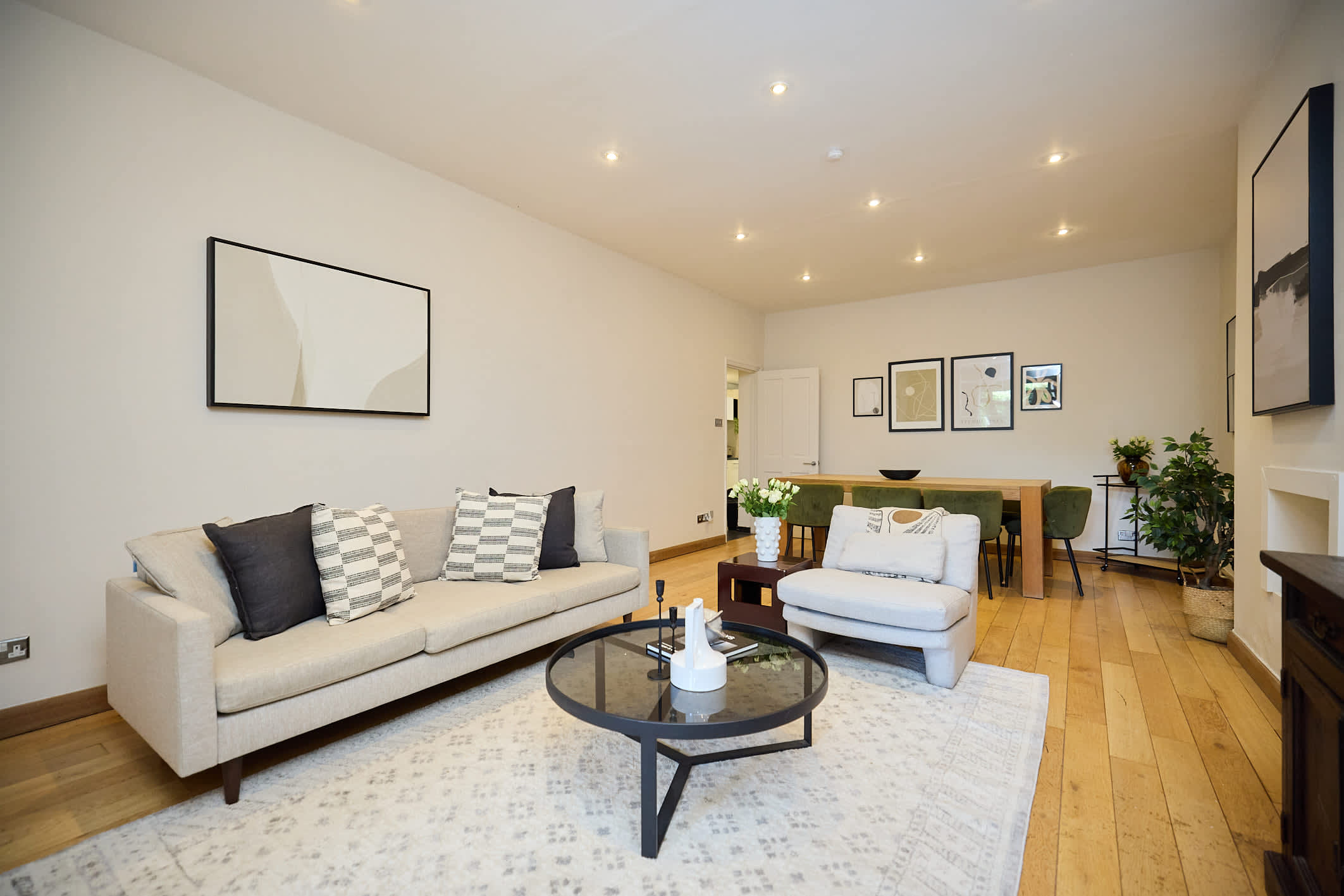 Kensington Garden Flat with Office & Outdoor Space in 160 Holland Road, W14 8BE - Property image 9 - VivreStays