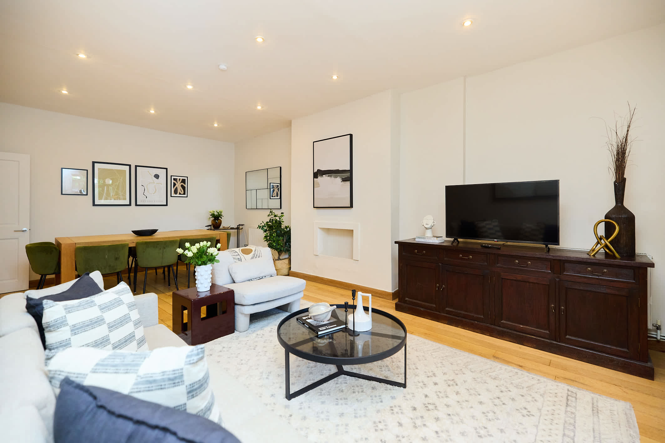 Kensington Garden Flat with Office & Outdoor Space in 160 Holland Road, W14 8BE - Property image 10 - VivreStays