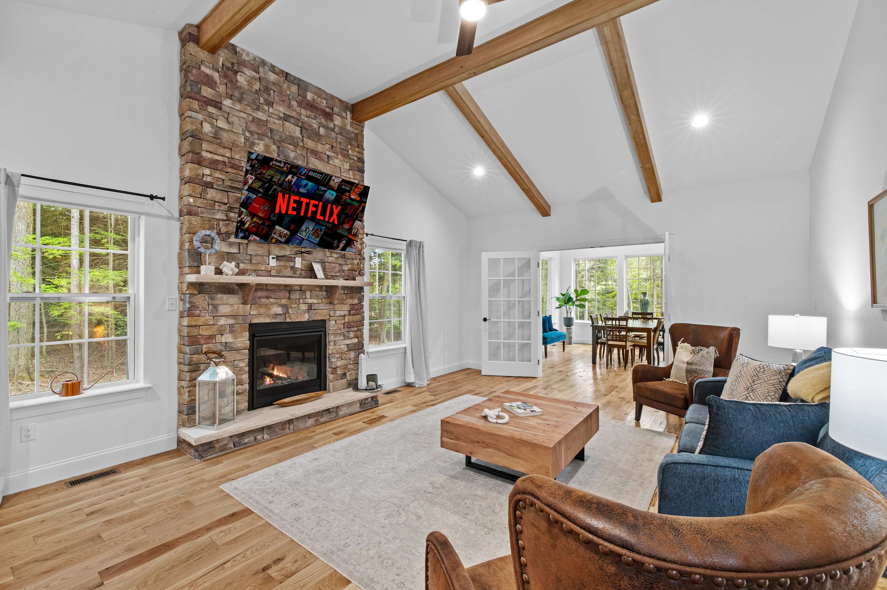 Luxe Lakefront 10min2JFBB w/Beach,GameRoom,FirePit