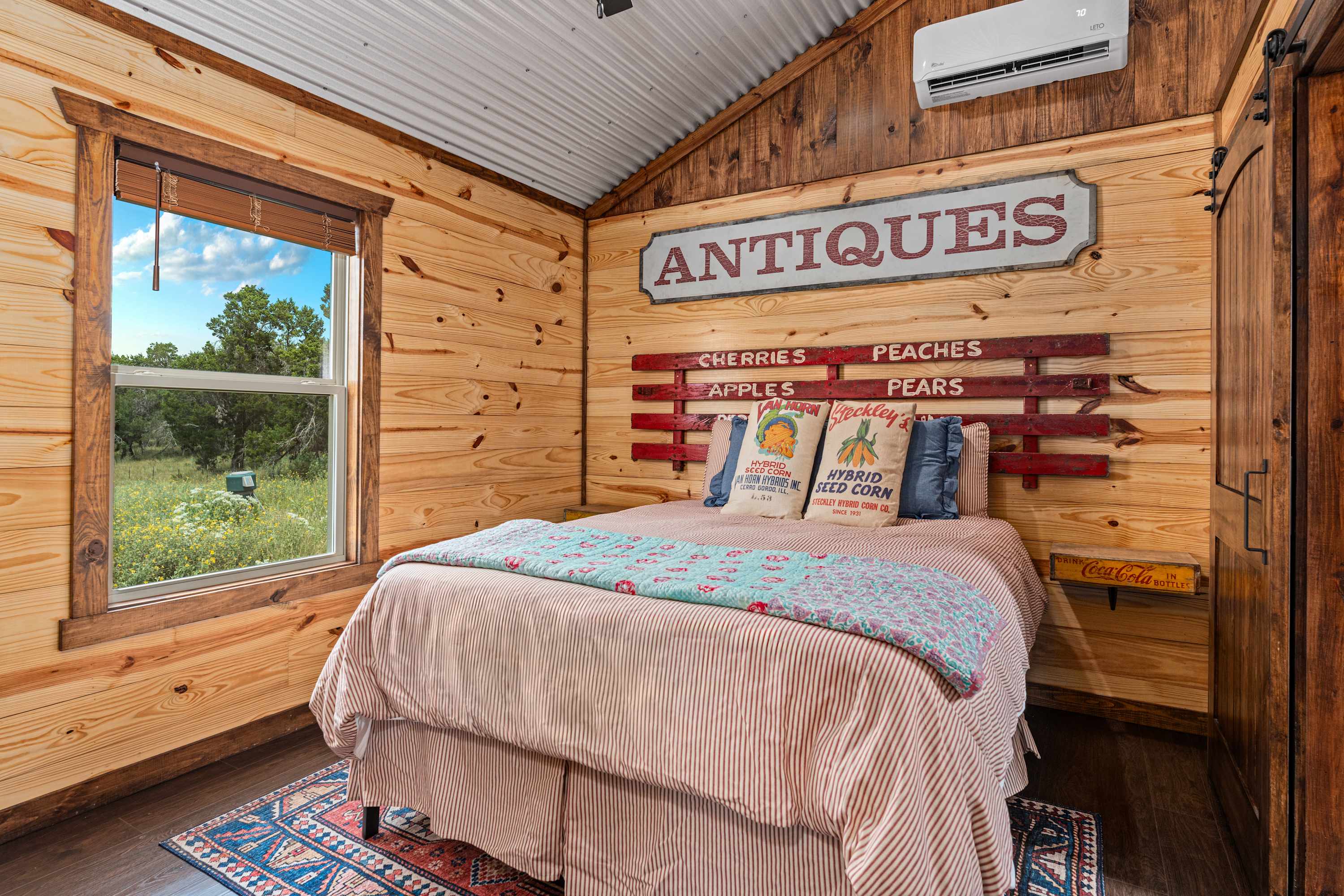 Hill Country Cabin - Cozy Rustic Getaway β Fredericksburg, TX β vacation rental