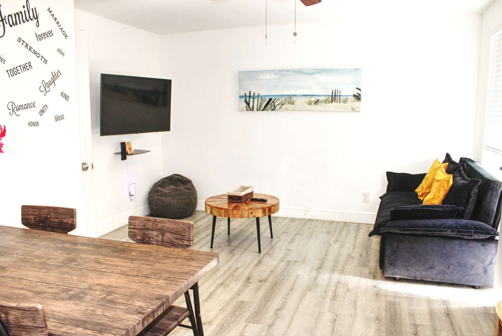 Beach Bliss: Cozy Apartment Steps from the beach