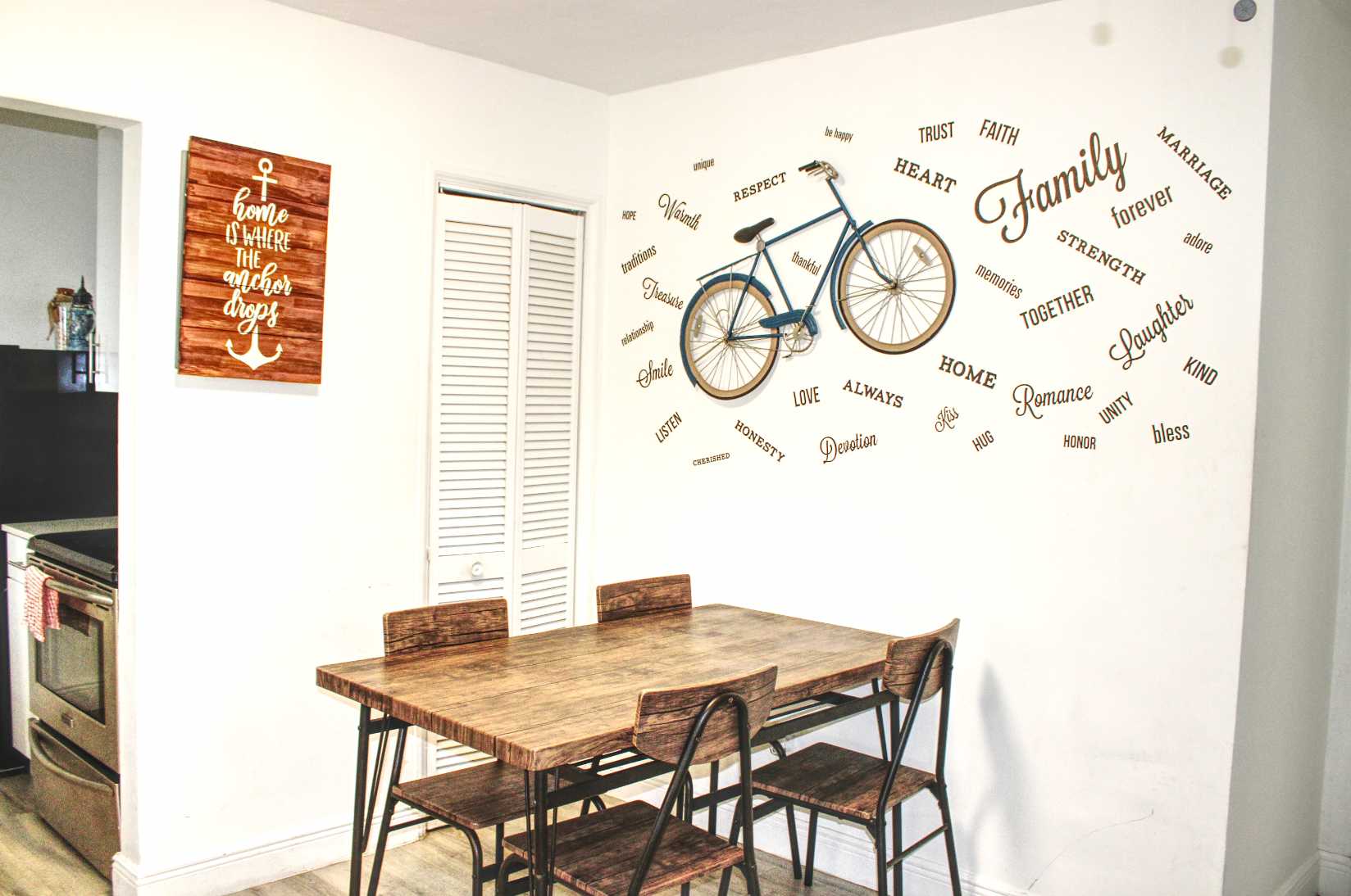 Beach Bliss: Cozy Apartment Steps from the beach