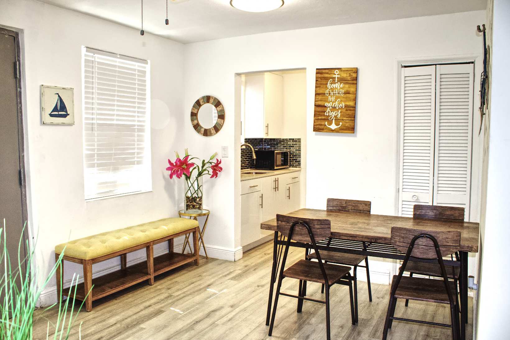 Beach Bliss: Cozy Apartment Steps from the beach