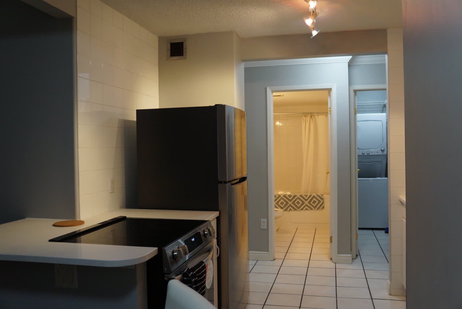 Corporate apartment in downtown Calgary 4