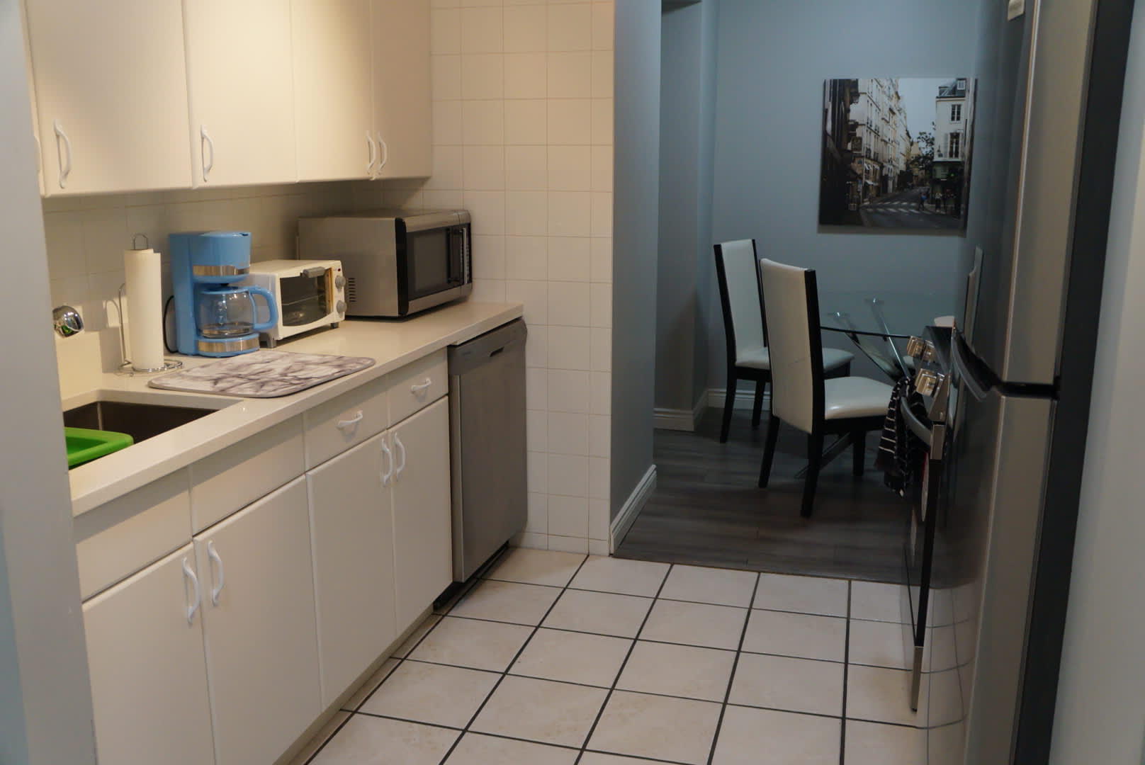 Corporate apartment in downtown Calgary 6