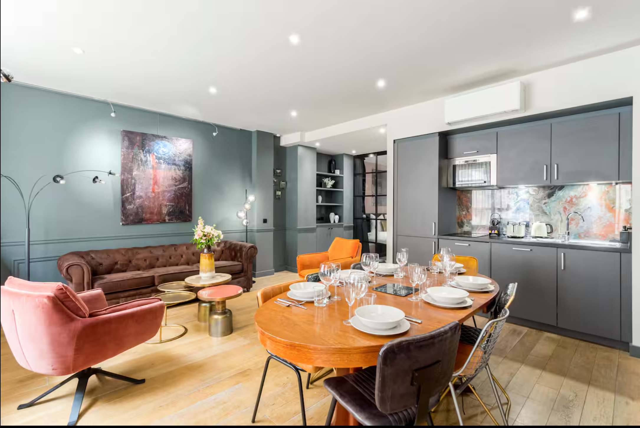 Place des Vosges, Apartment with Air Conditioning — Paris, Île-de-France — vacation rental