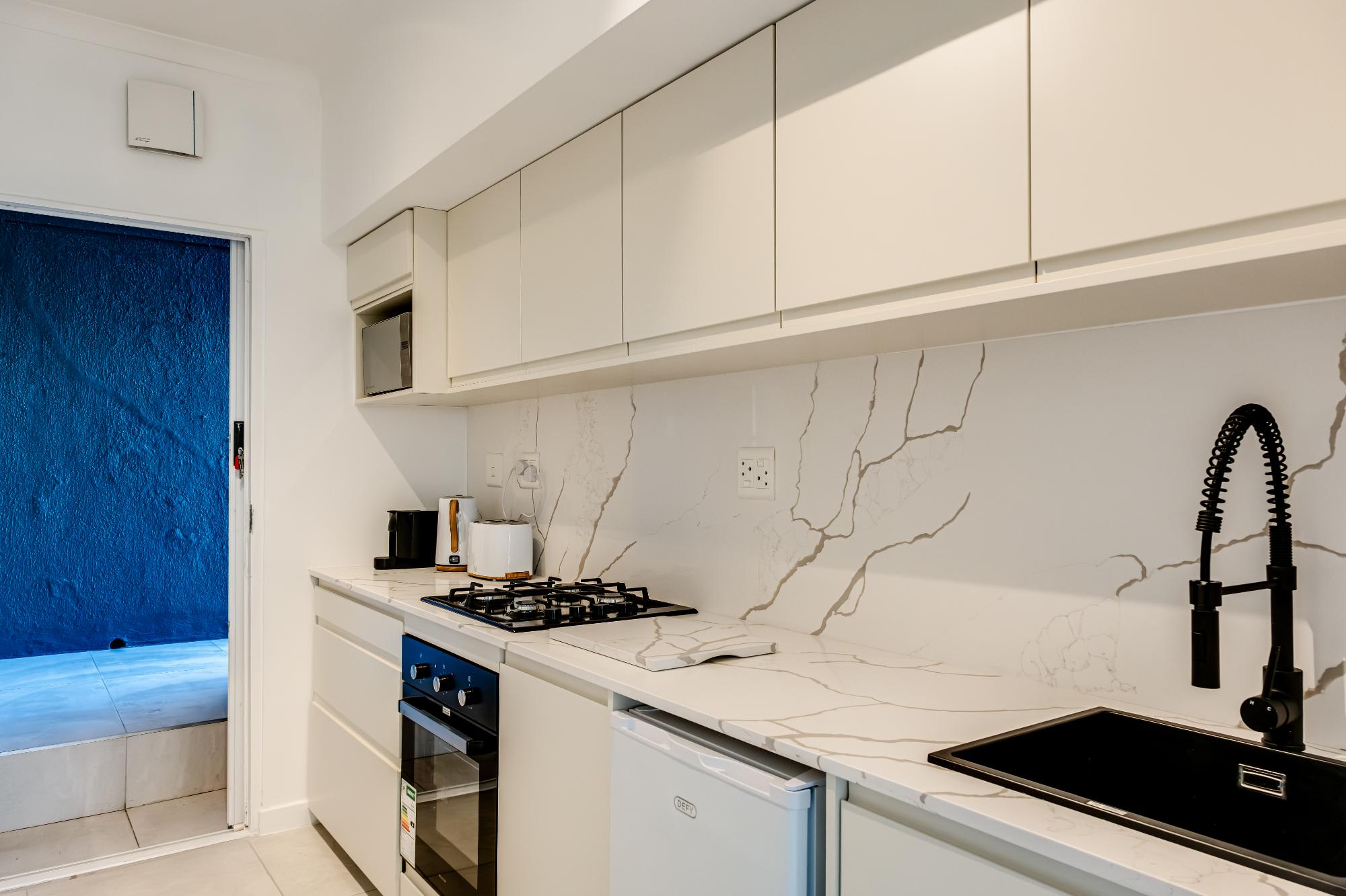 Peaceful Apartment in Camps Bay Sapphire Tide Suite 10