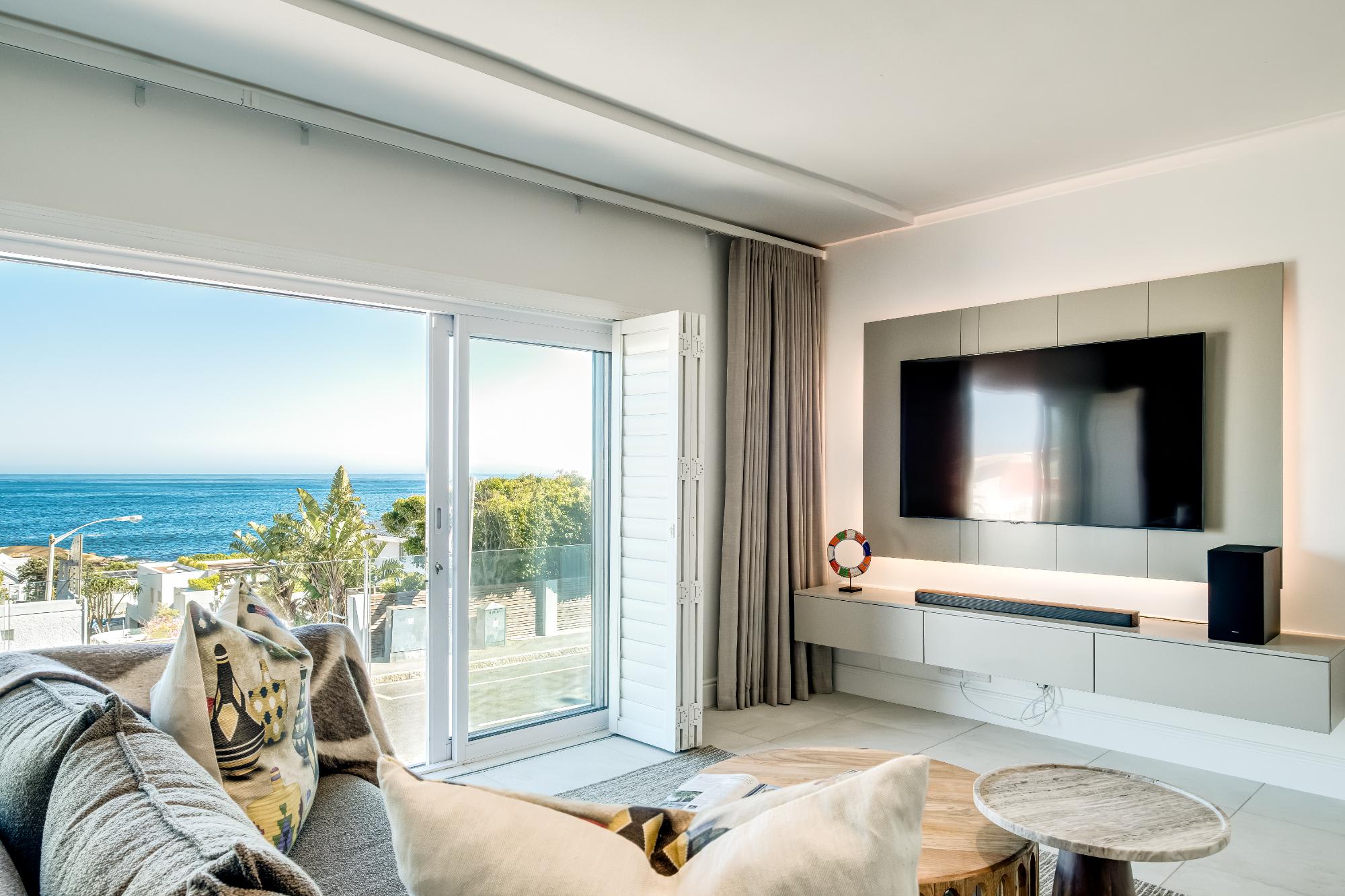 Peaceful Apartment in Camps Bay Sapphire Tide Suite