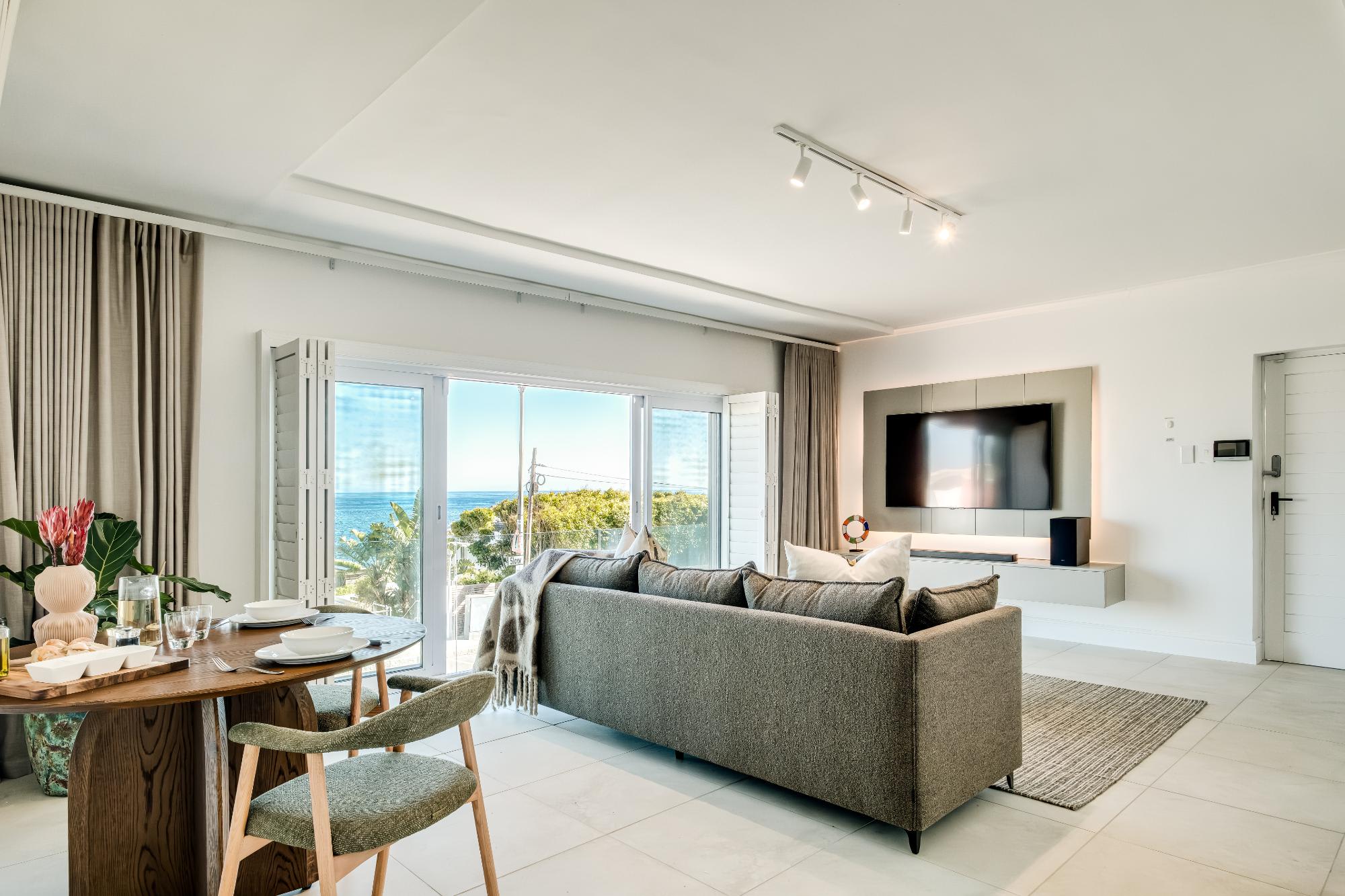 Peaceful Apartment in Camps Bay Sapphire Tide Suite 8
