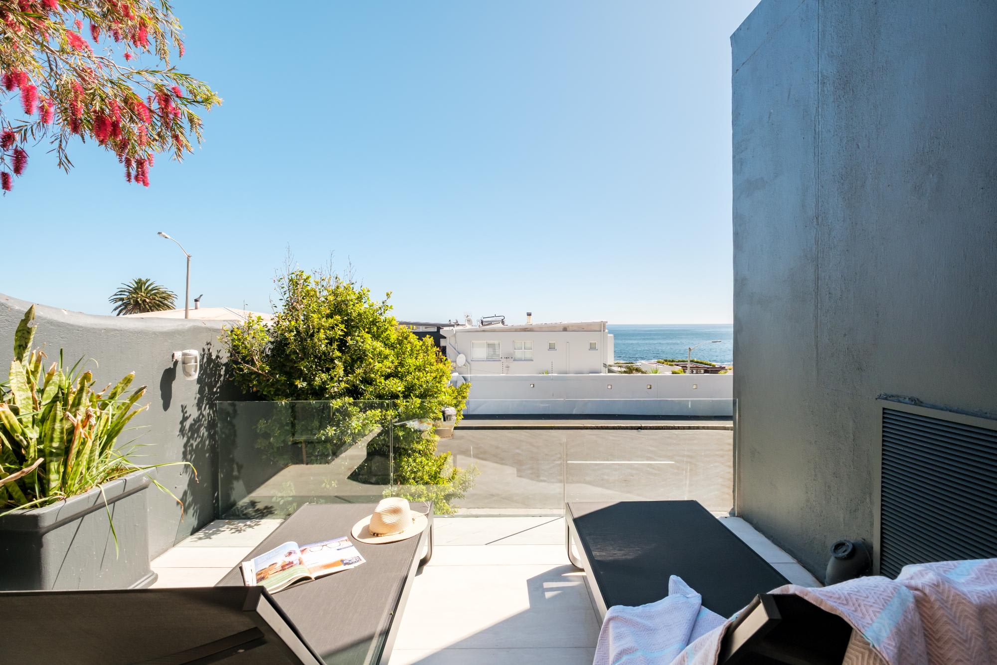Peaceful Apartment in Camps Bay Sapphire Tide Suite | Photo 2