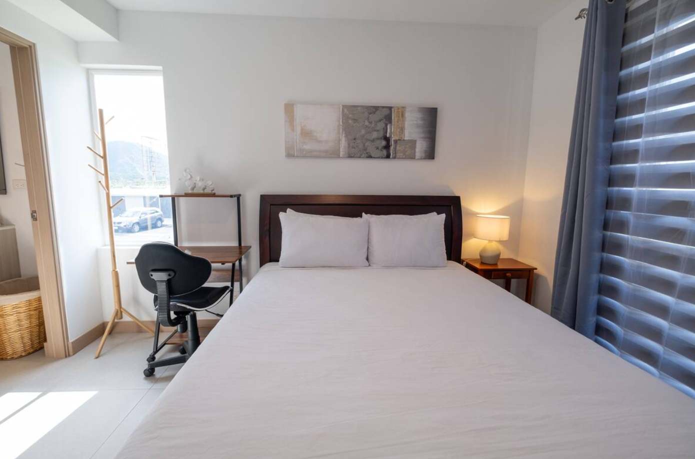 Second double bedroom with en-suite bathroom and workdesk