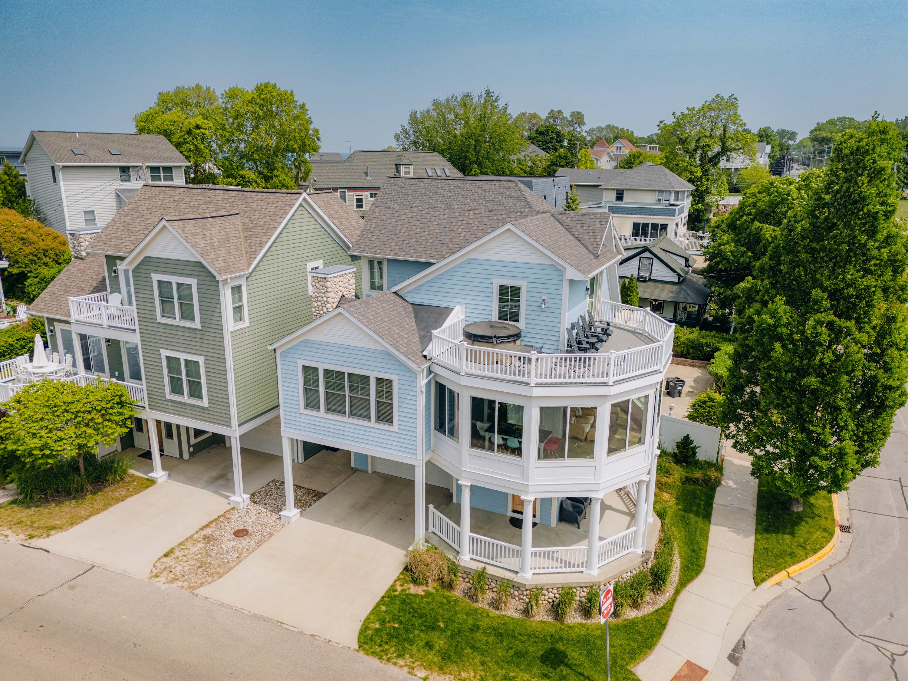 Harbor Views Hot Tub Walk to Beach Dog Friendly