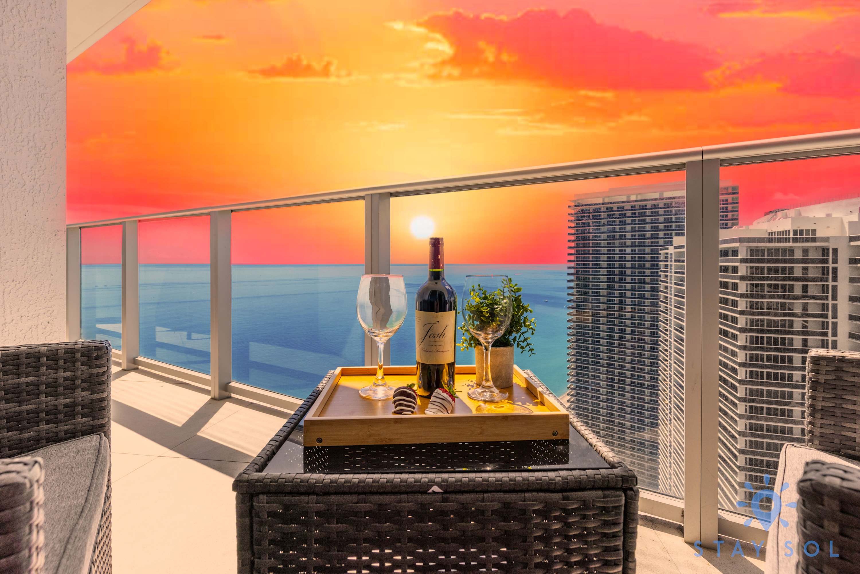 Hollywood Oceanfront Apt - 2BR — Hollywood, FL — vacation rental