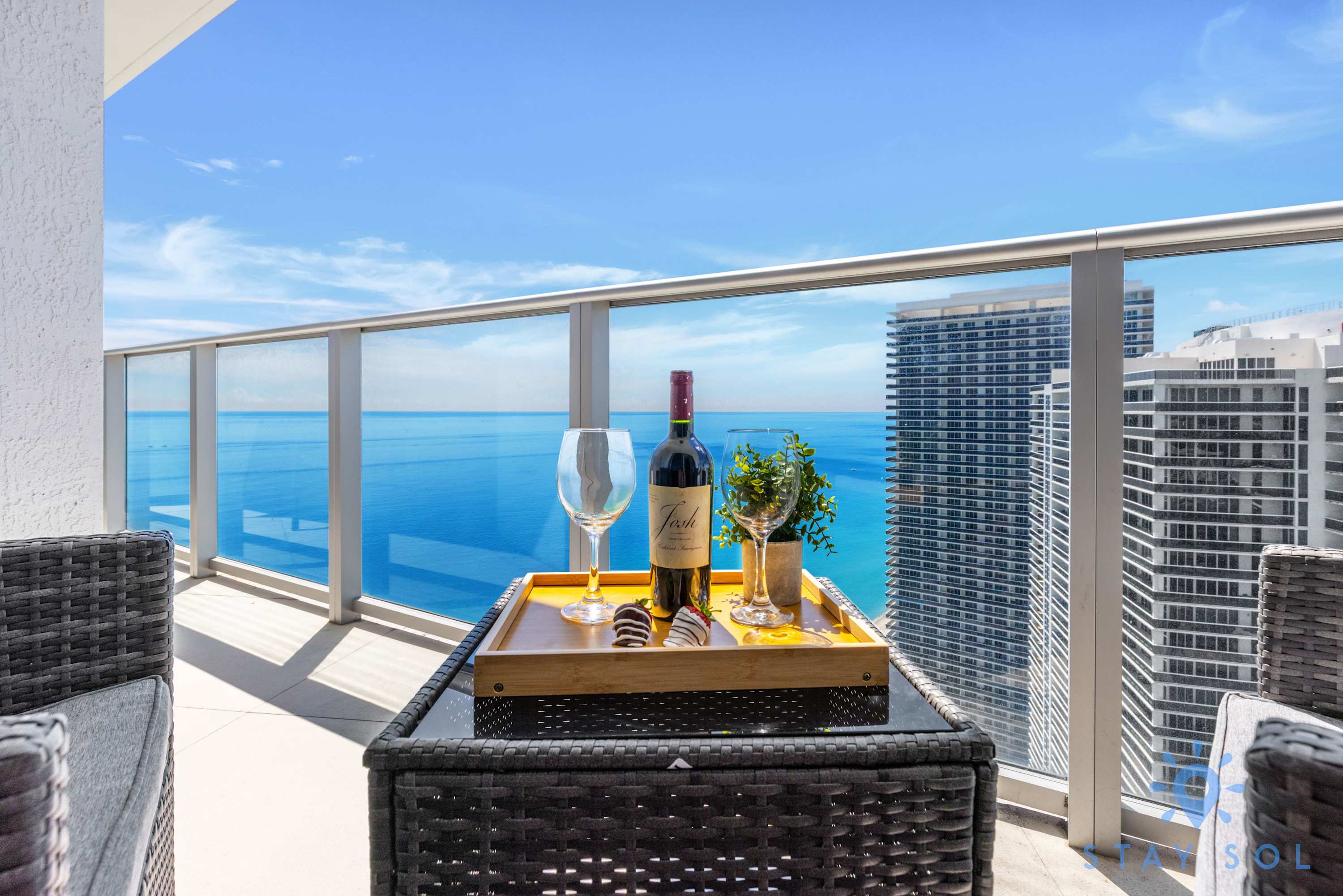 Bright & Spacious 2BR w/Balcony