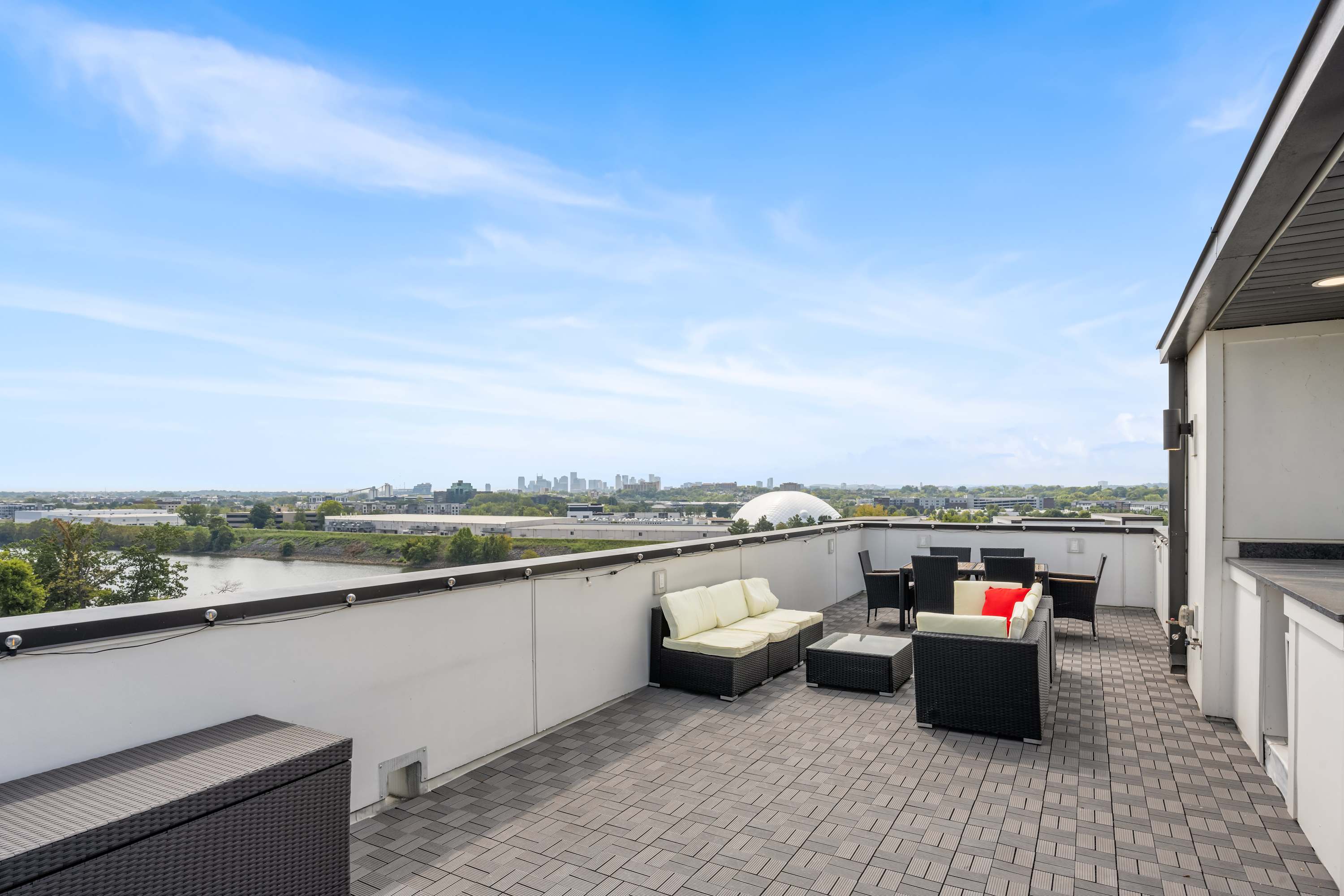 Amazing rooftop patio w/ skyline views, outdoor dining, & comfy seating