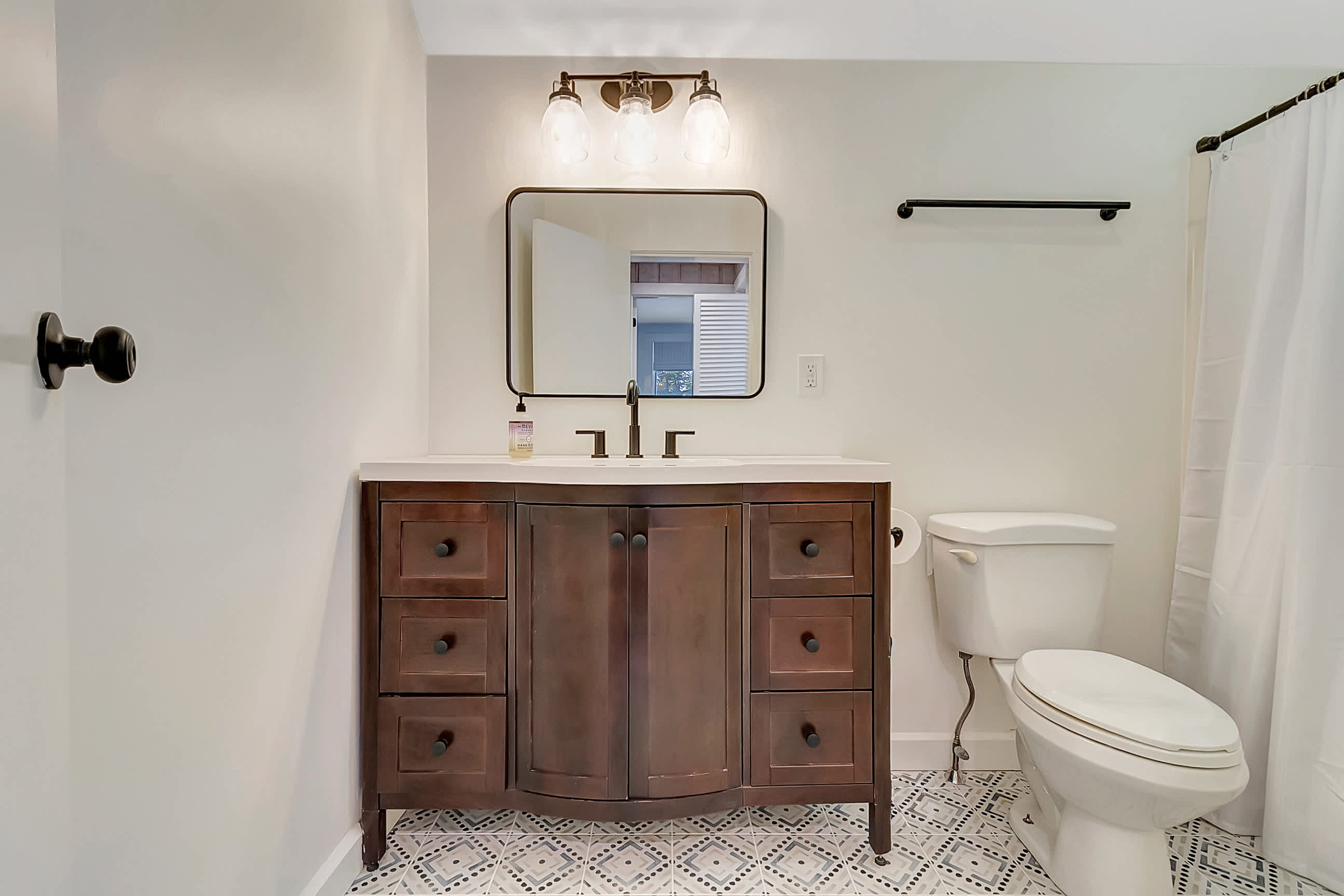 Sap House Hideaway Walk to Bromley Mt w Hot Tub | Photo 25