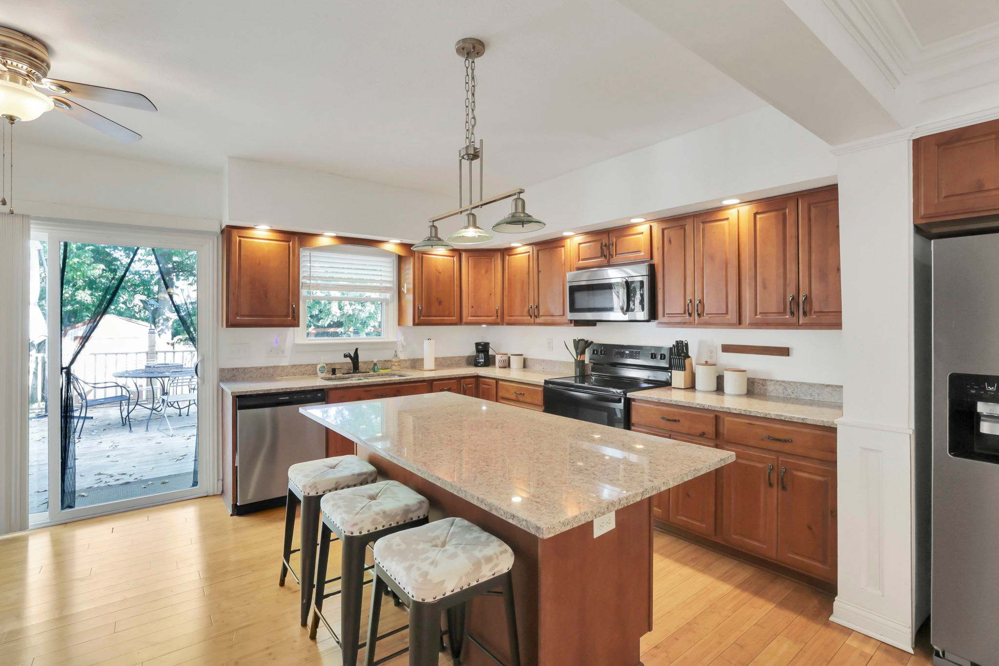 Charming 3-BR + Fenced Yard - Near Grandview