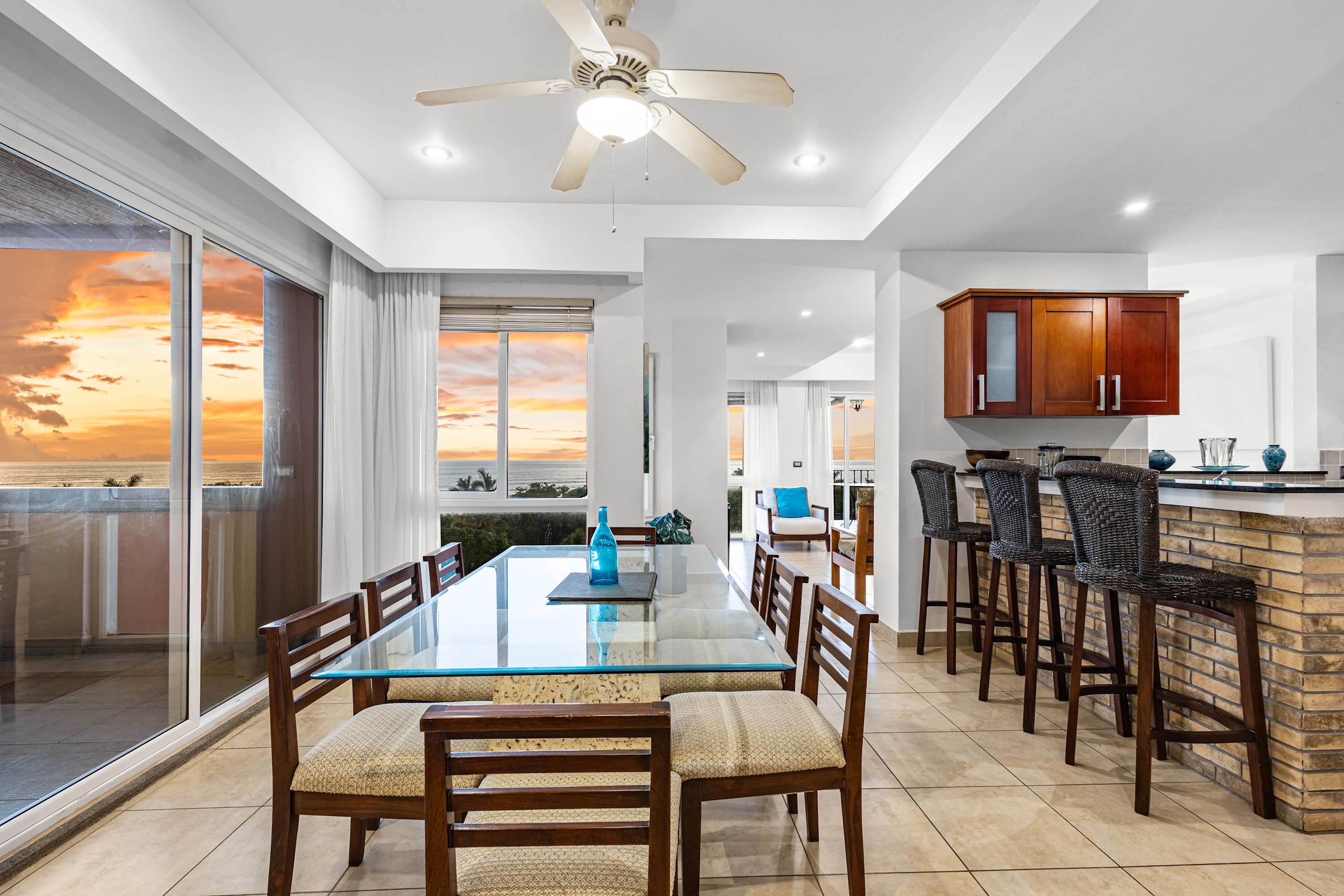 Casa Vista del Mar - Condominio de 3 Habitaciones con Vistas al Mar de 250° - Alquiler Vacacional en Tamarindo, Costa Rica
