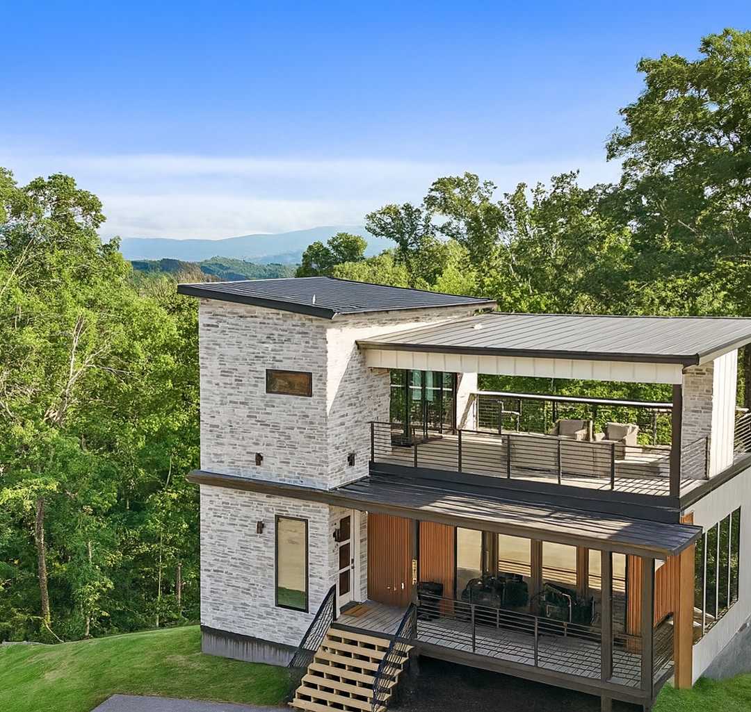 Serene Cabin Retreat・Rooftop Deck・Hot Tub・Games — Sevierville, TN — vacation rental