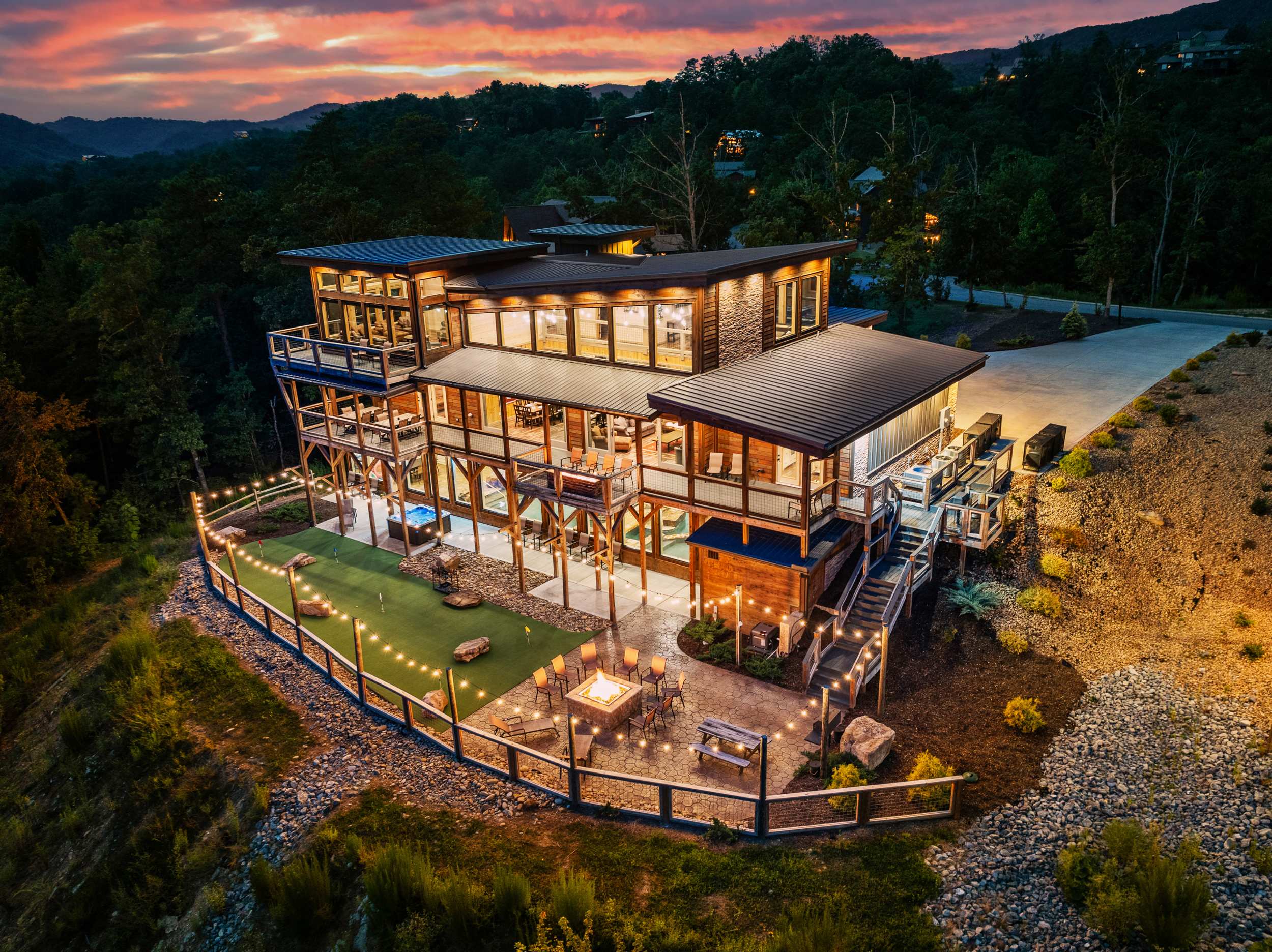 Mountain Escape w/ Indoor Pool Hot Tub + Game Loft