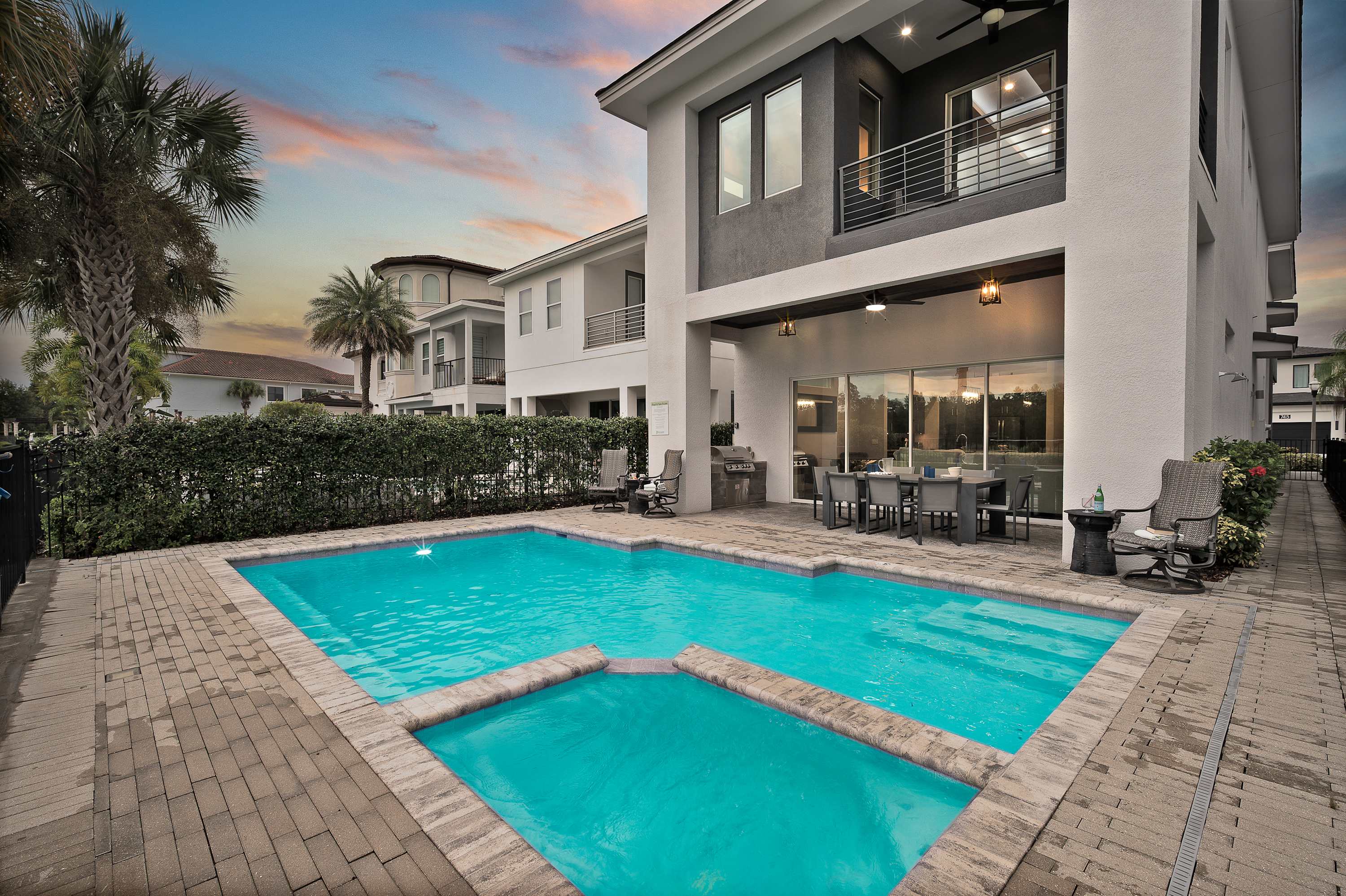 Luxury 6BR Villa w Pool & Cinema, 4mi to Disney
