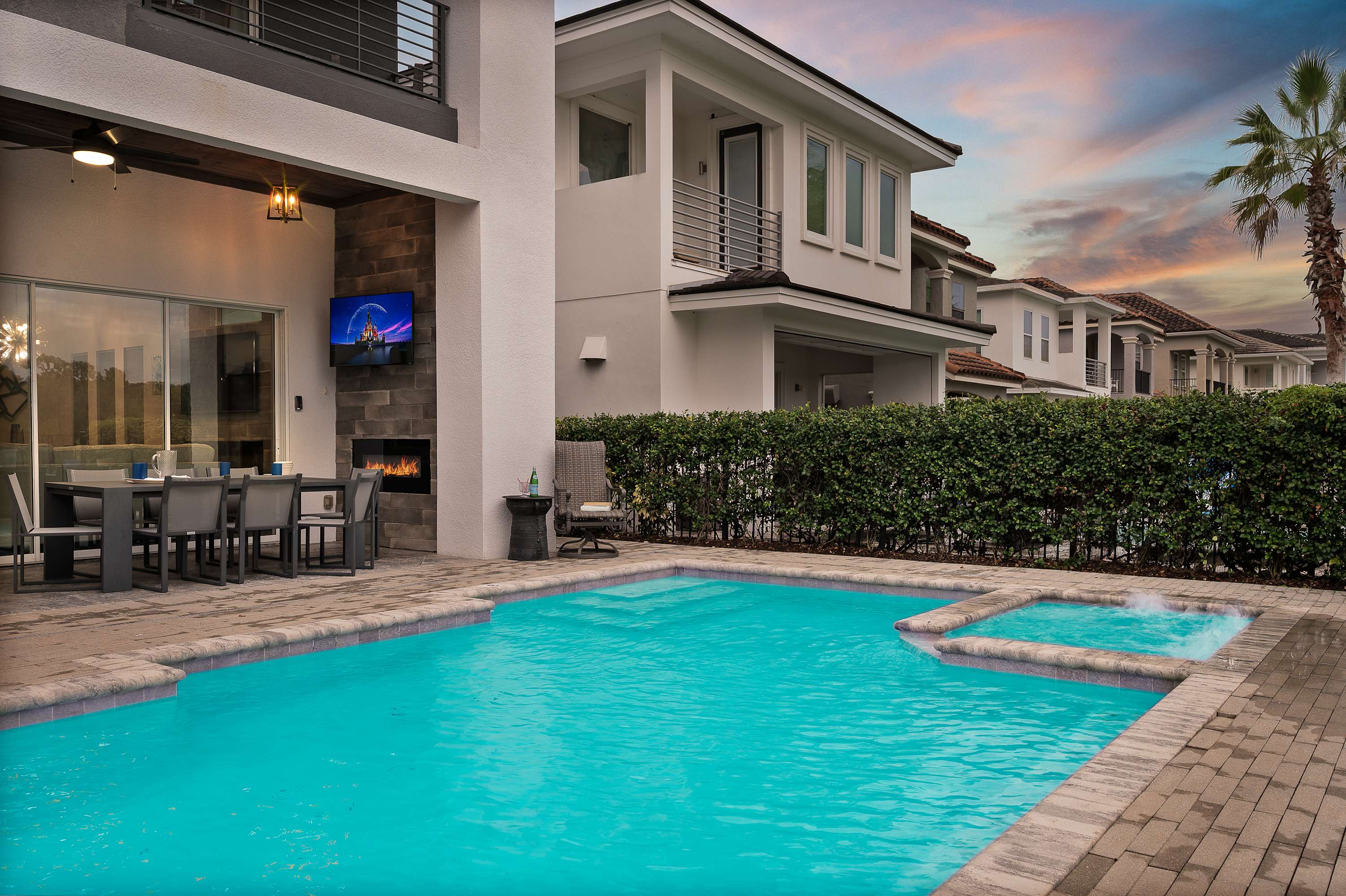 Luxury 6BR Villa w Pool & Cinema, 4mi to Disney