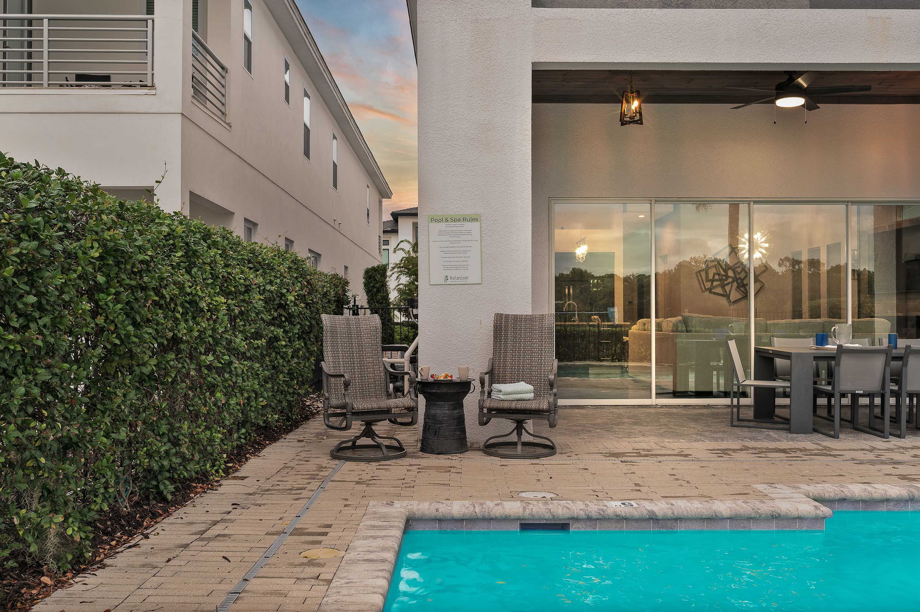 Luxury 6BR Villa w Pool & Cinema, 4mi to Disney