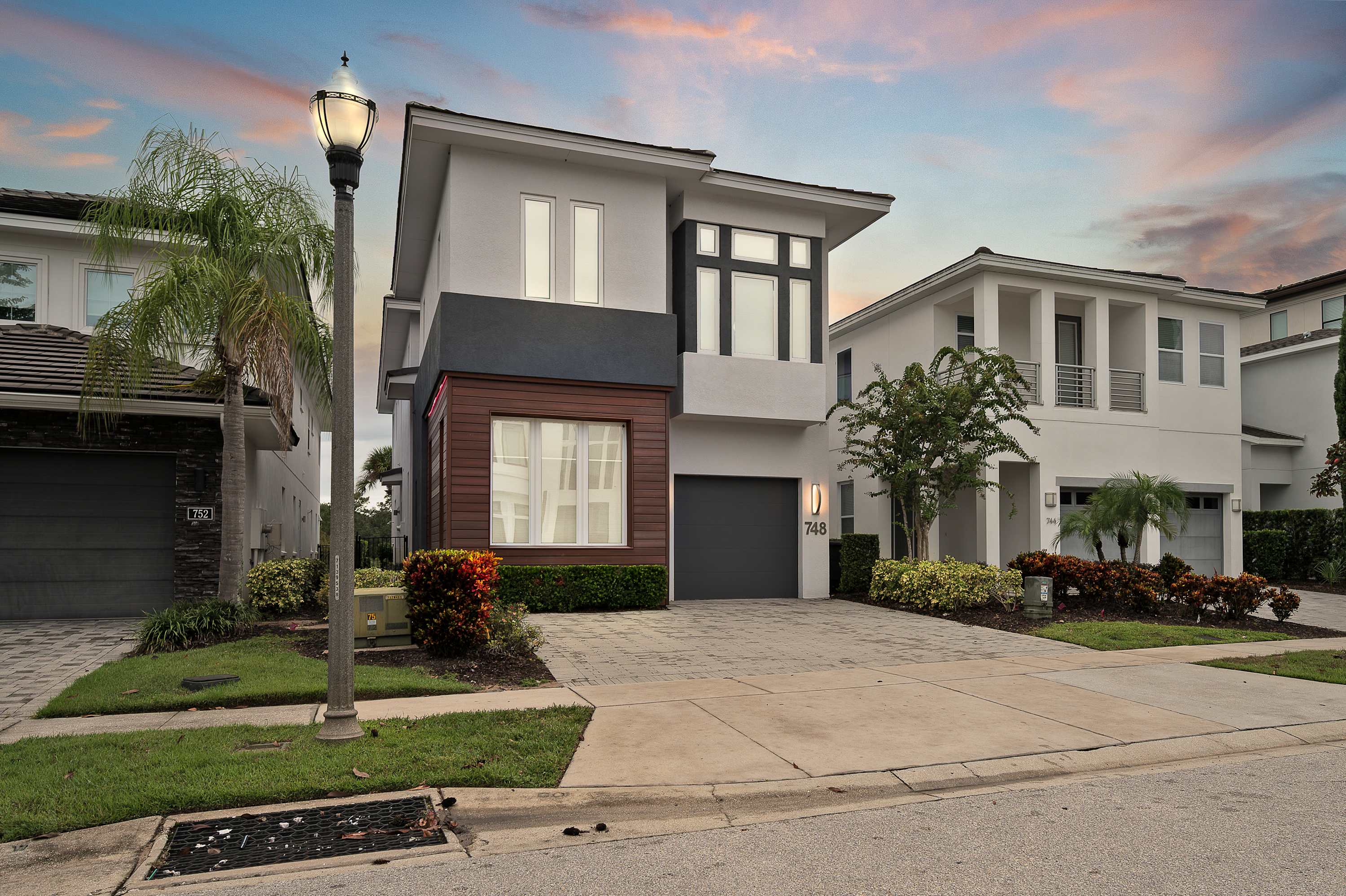 Luxury 6BR Villa w Pool & Cinema, 4mi to Disney