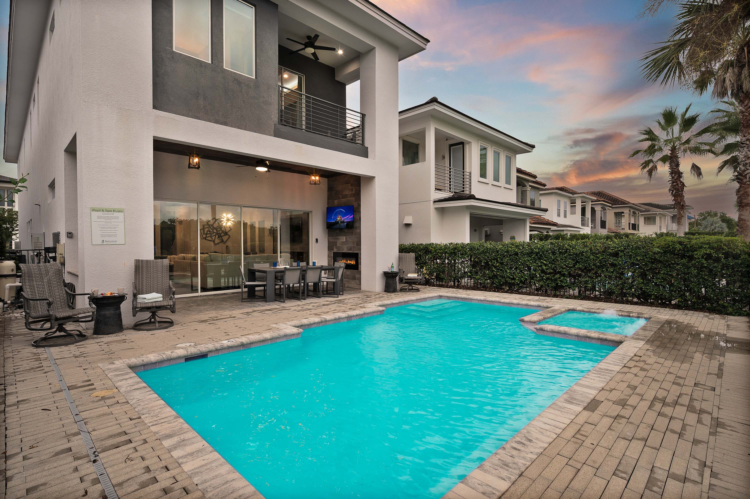 Luxury 6BR Villa w Pool & Cinema, 4mi to Disney