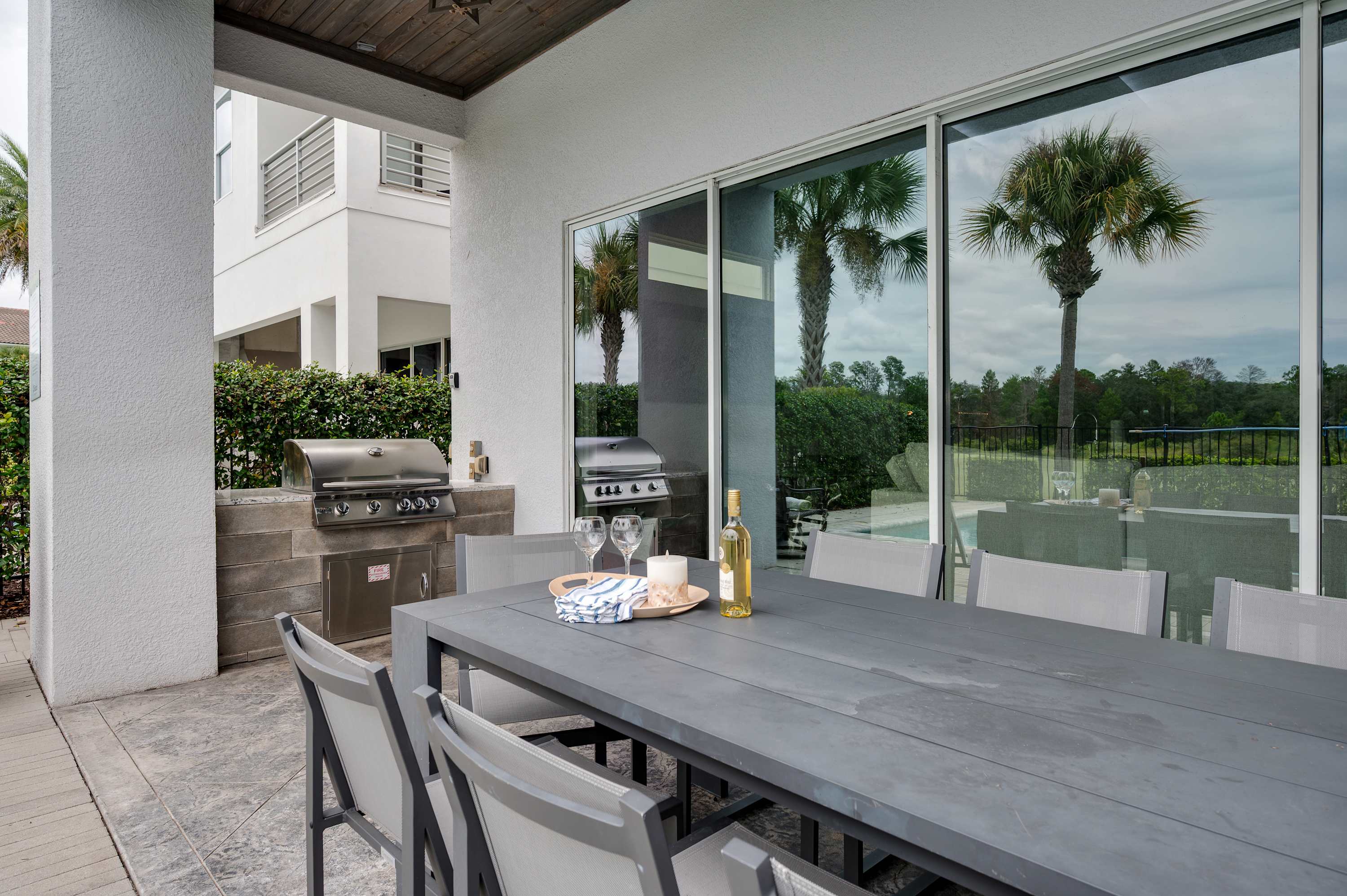 Luxury 6BR Villa w Pool & Cinema, 4mi to Disney