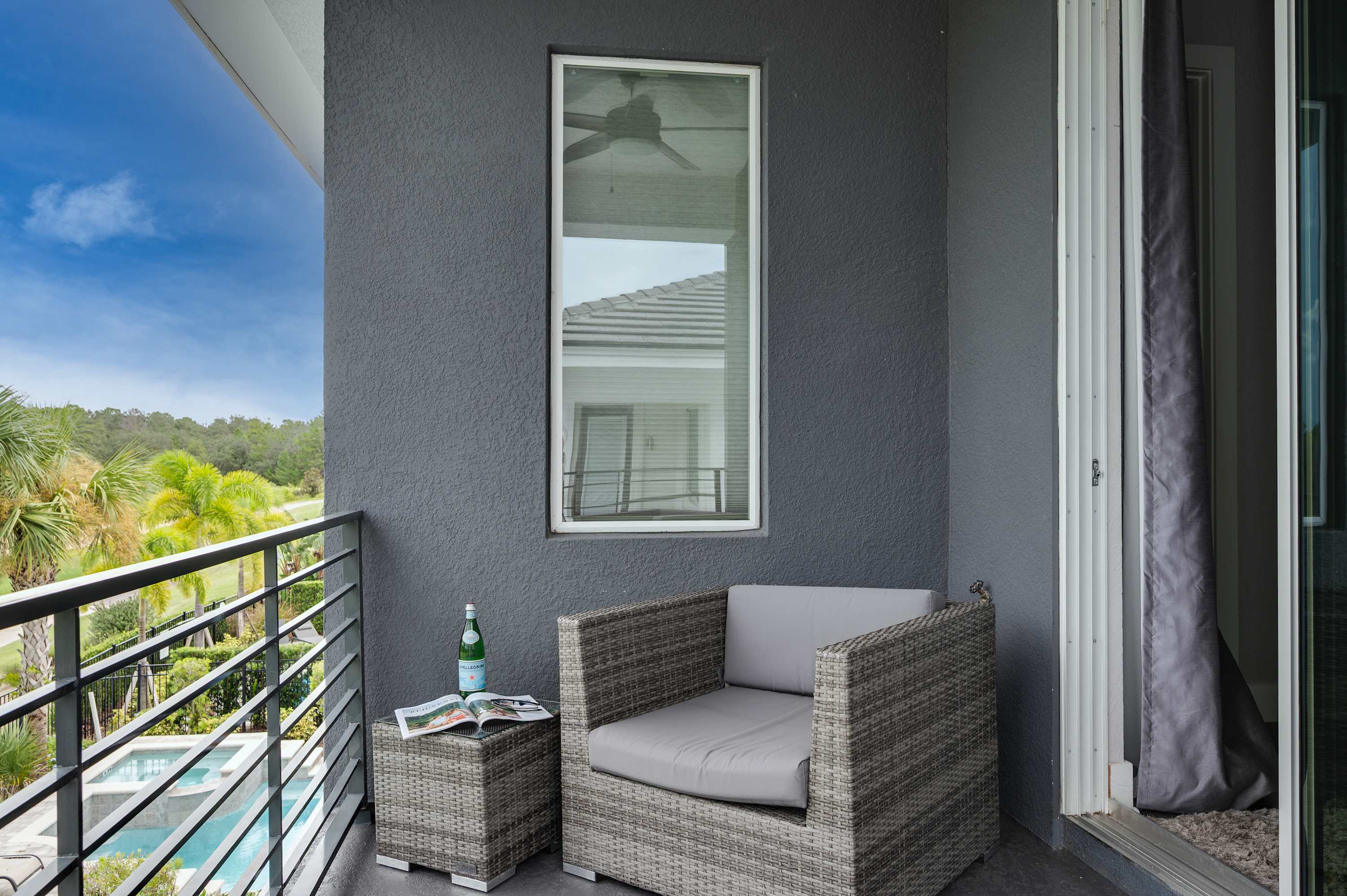 Luxury 6BR Villa w Pool & Cinema, 4mi to Disney