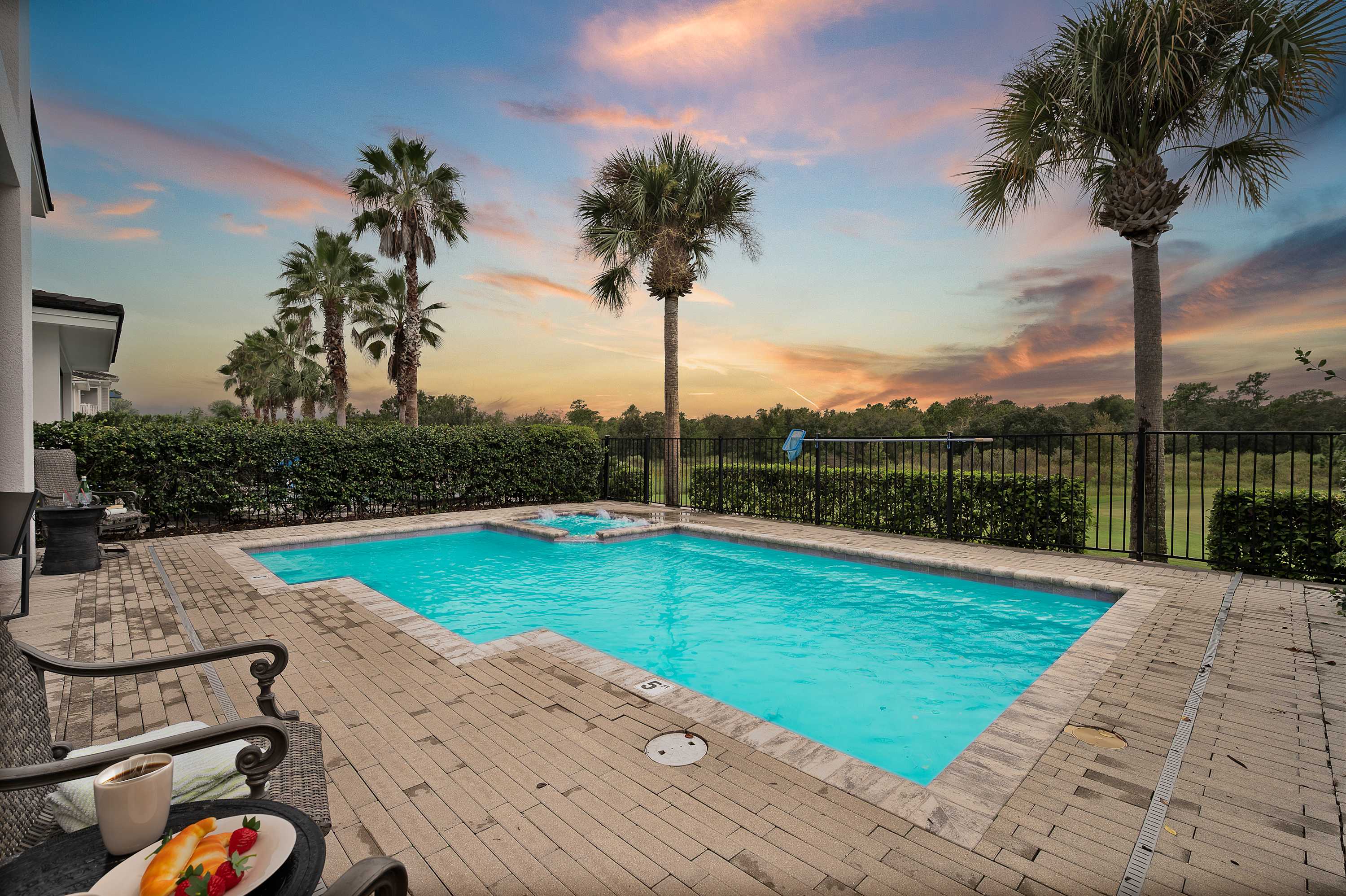 Luxury 6BR Villa w Pool & Cinema, 4mi to Disney