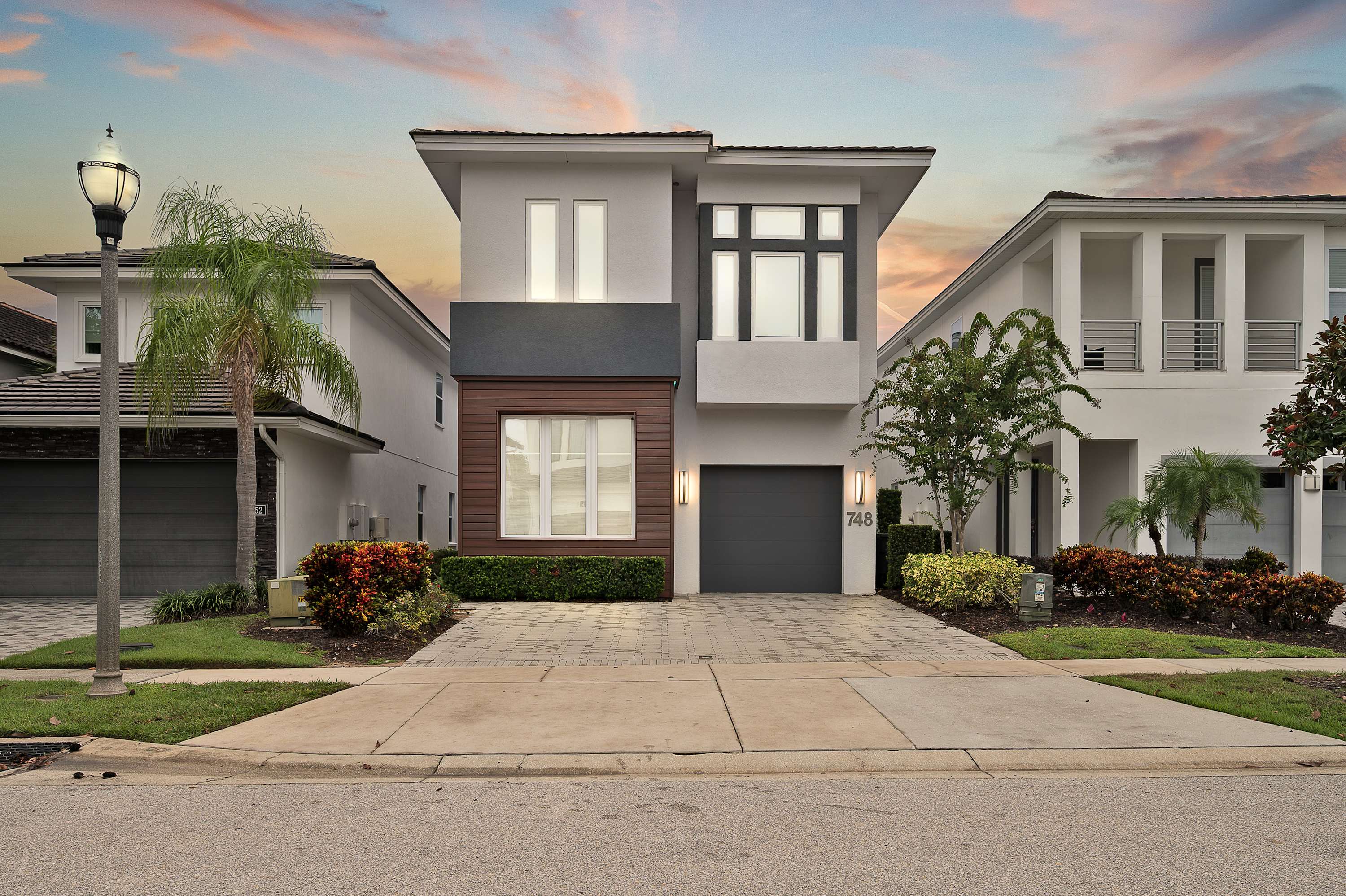 Luxury 6BR Villa w Pool & Cinema, 4mi to Disney